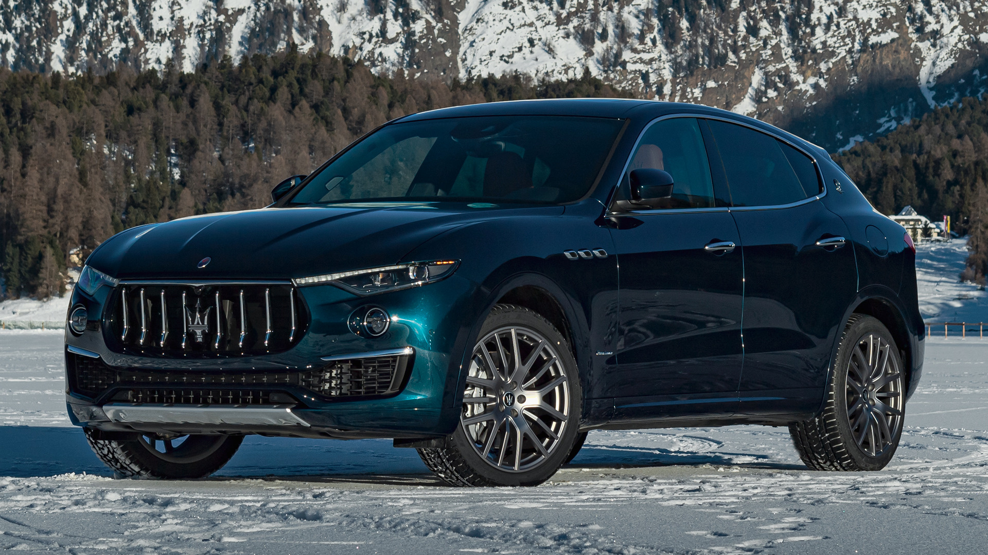 2020 Maserati Levante GranLusso Royale SUV in snow HD Wallpaper