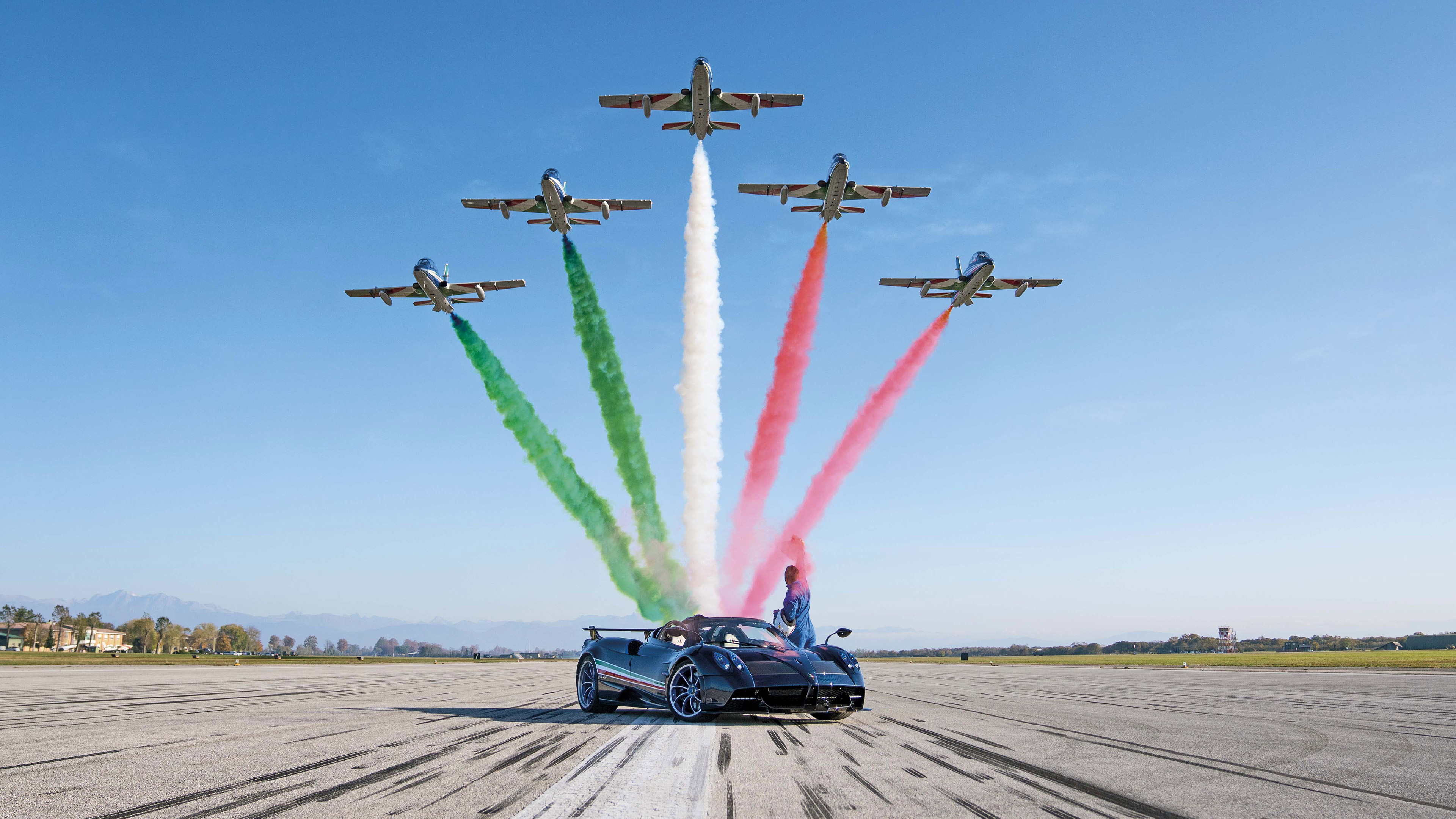 Pagani Huayra with Italian Air Force jets performing aerobatics HD Wallpaper