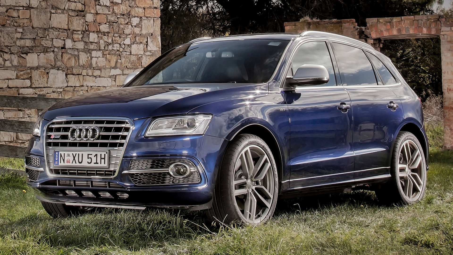 Blue 2013 Audi SQ5 TDI SUV parked outdoors HD Wallpaper