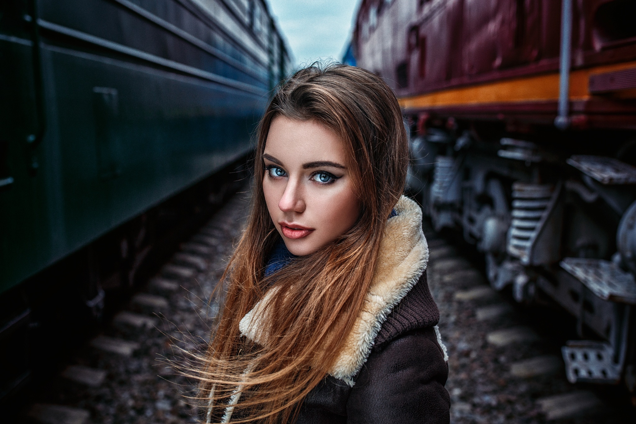 Woman with blue eyes on train tracks HD Wallpaper