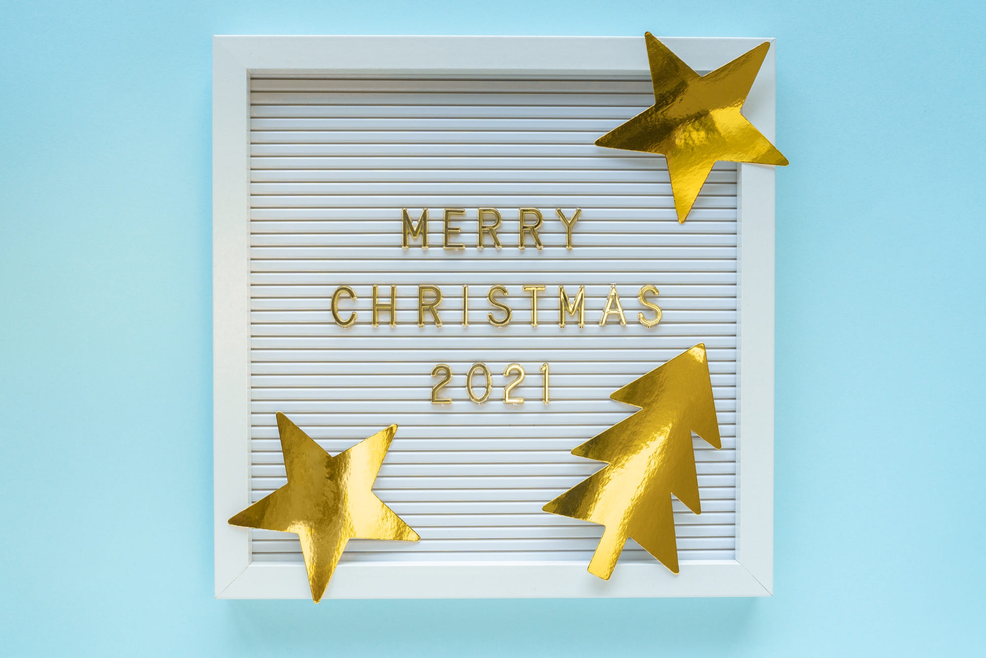 Merry Christmas 2021 letter board with gold stars and tree HD Wallpaper