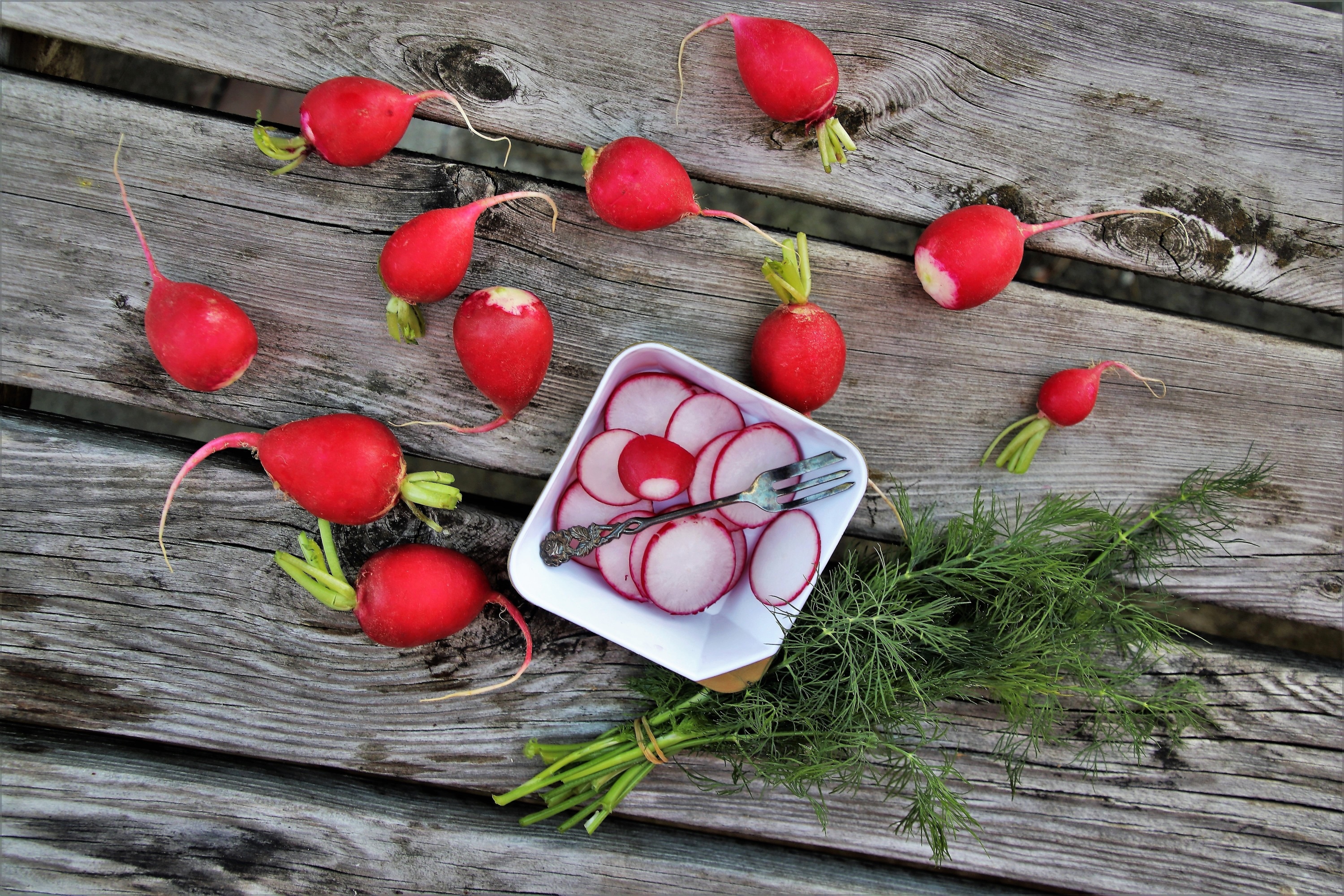 Radishes and Dill on Wooden Table HD Wallpaper