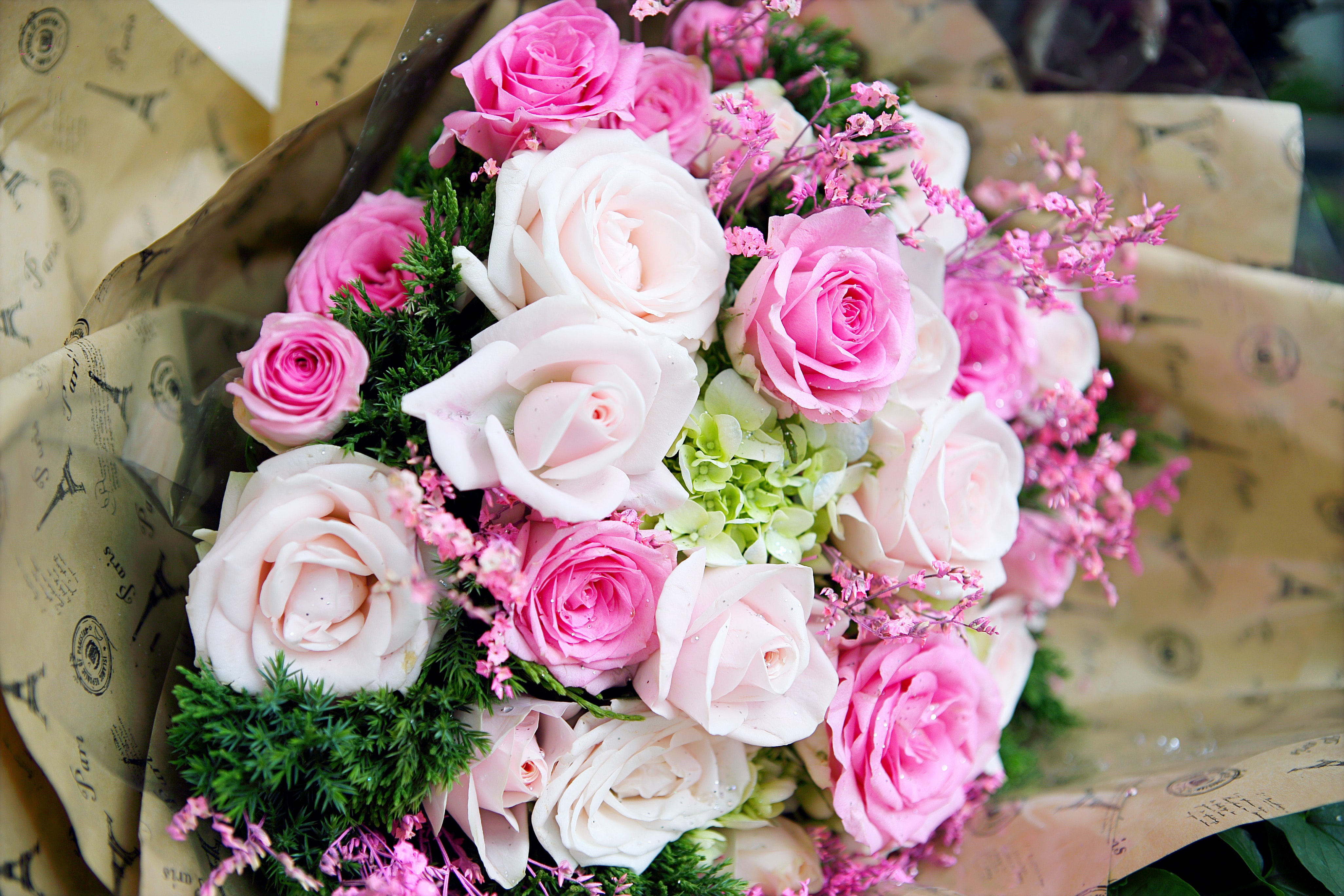 Pink and White Roses Bouquet 4K HD Wallpaper