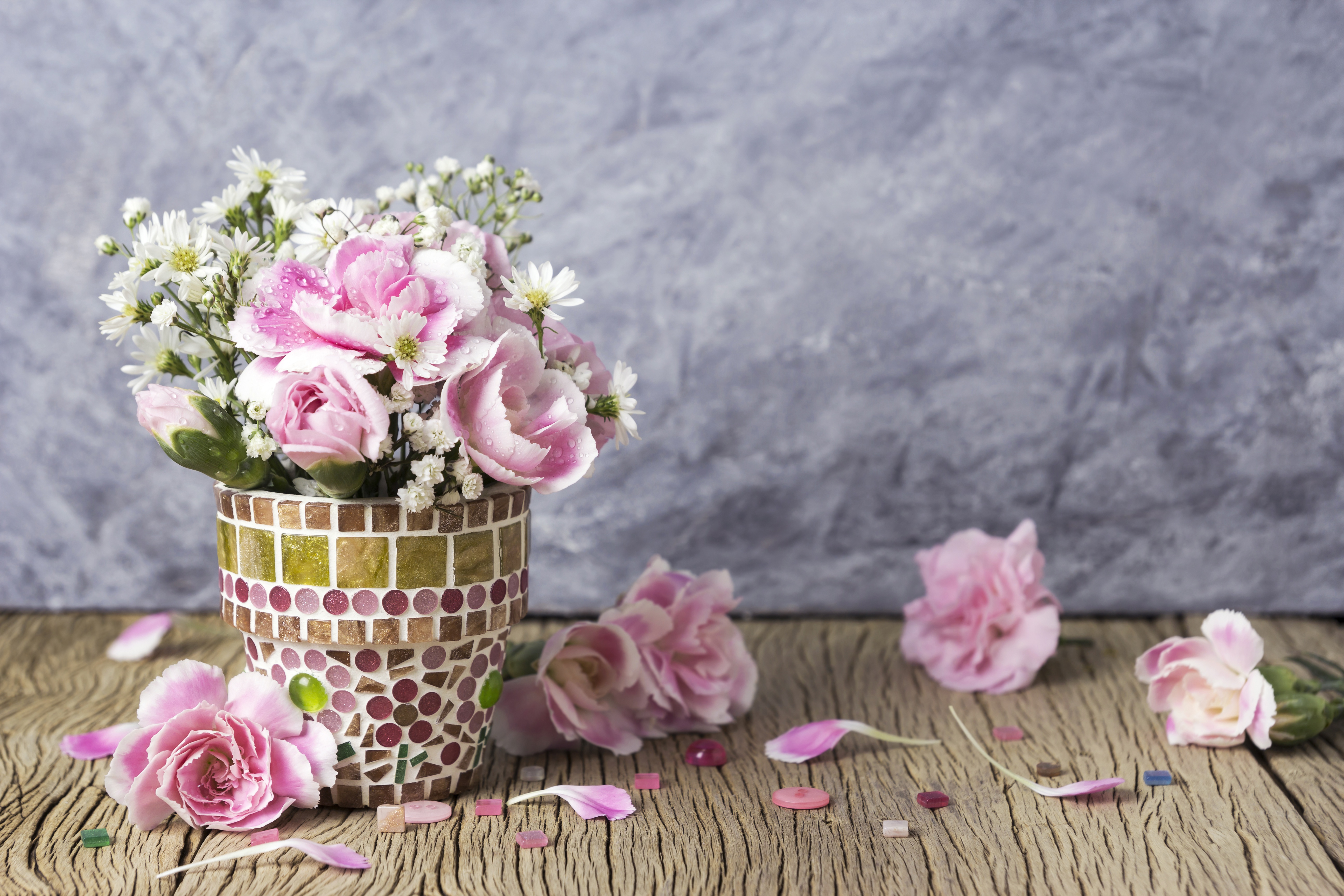 Pink carnations and chamomile in a mosaic pot HD Wallpaper