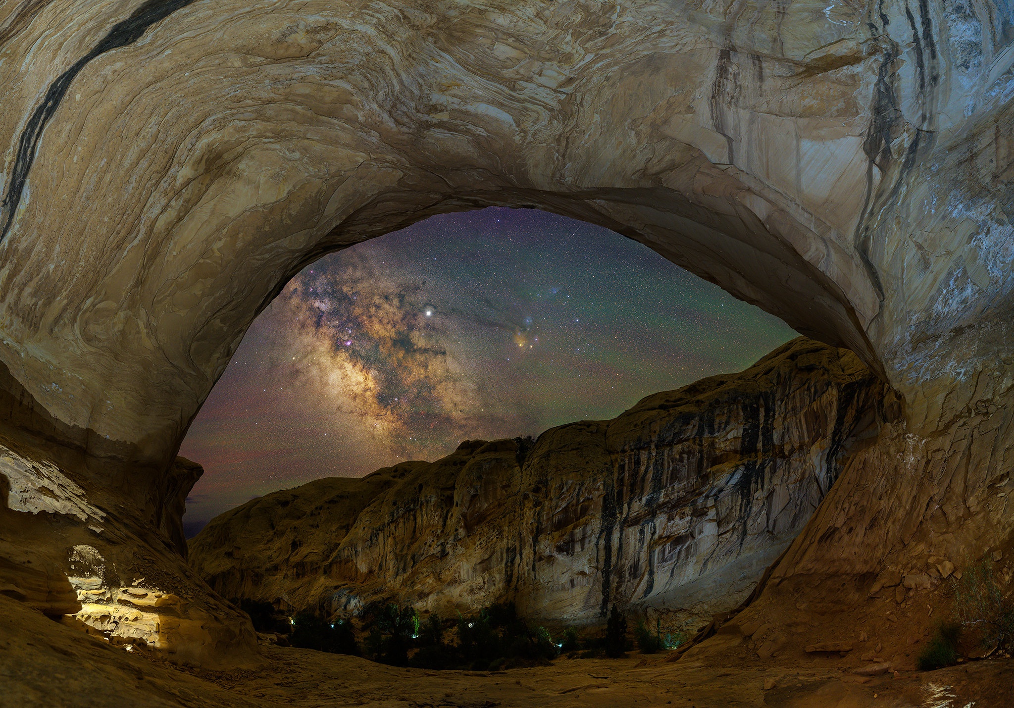 Milky Way seen through a desert cave arch HD Wallpaper