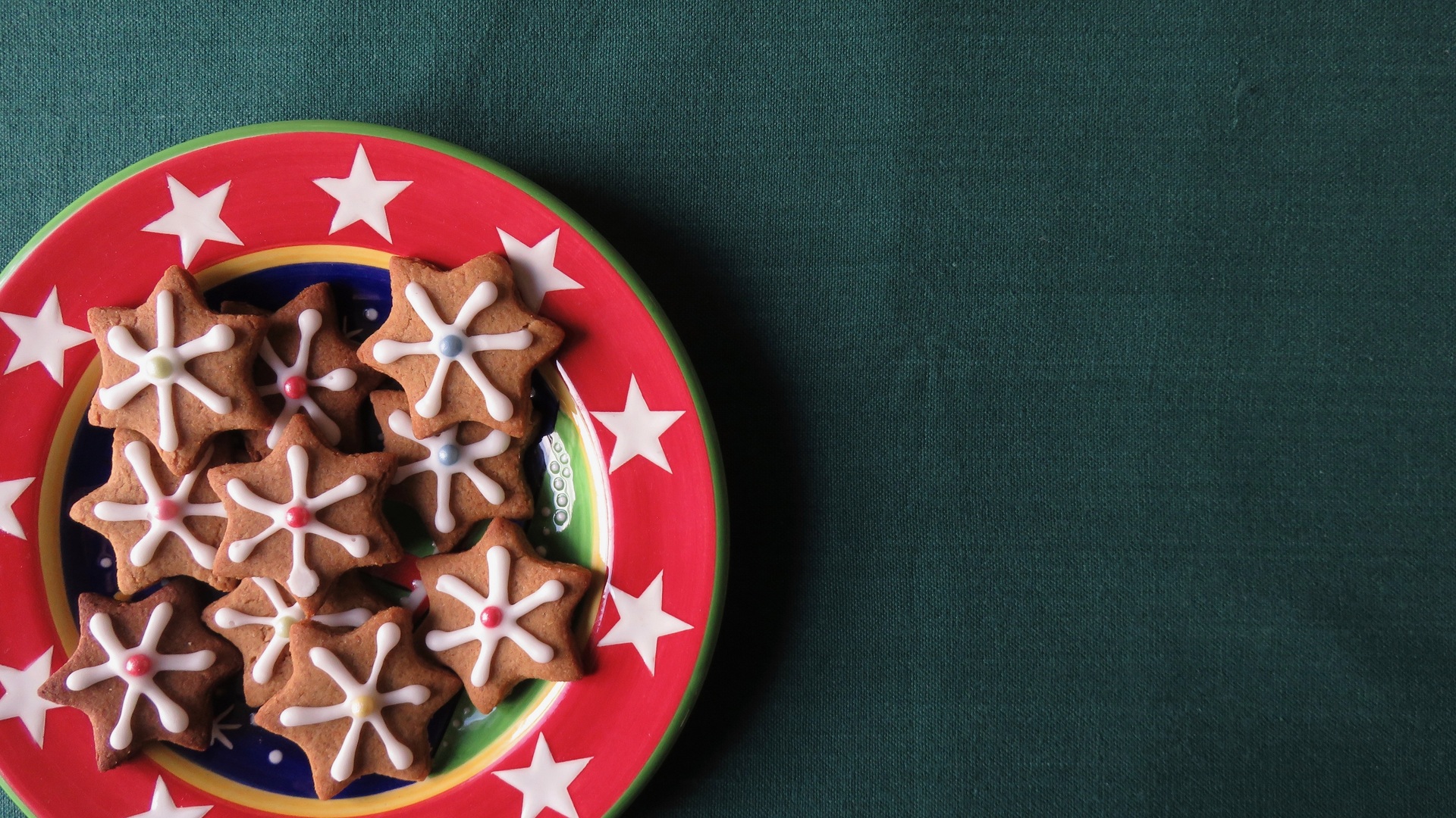 Plate of Star Christmas Cookies on a Red and White Star Plate HD Wallpaper