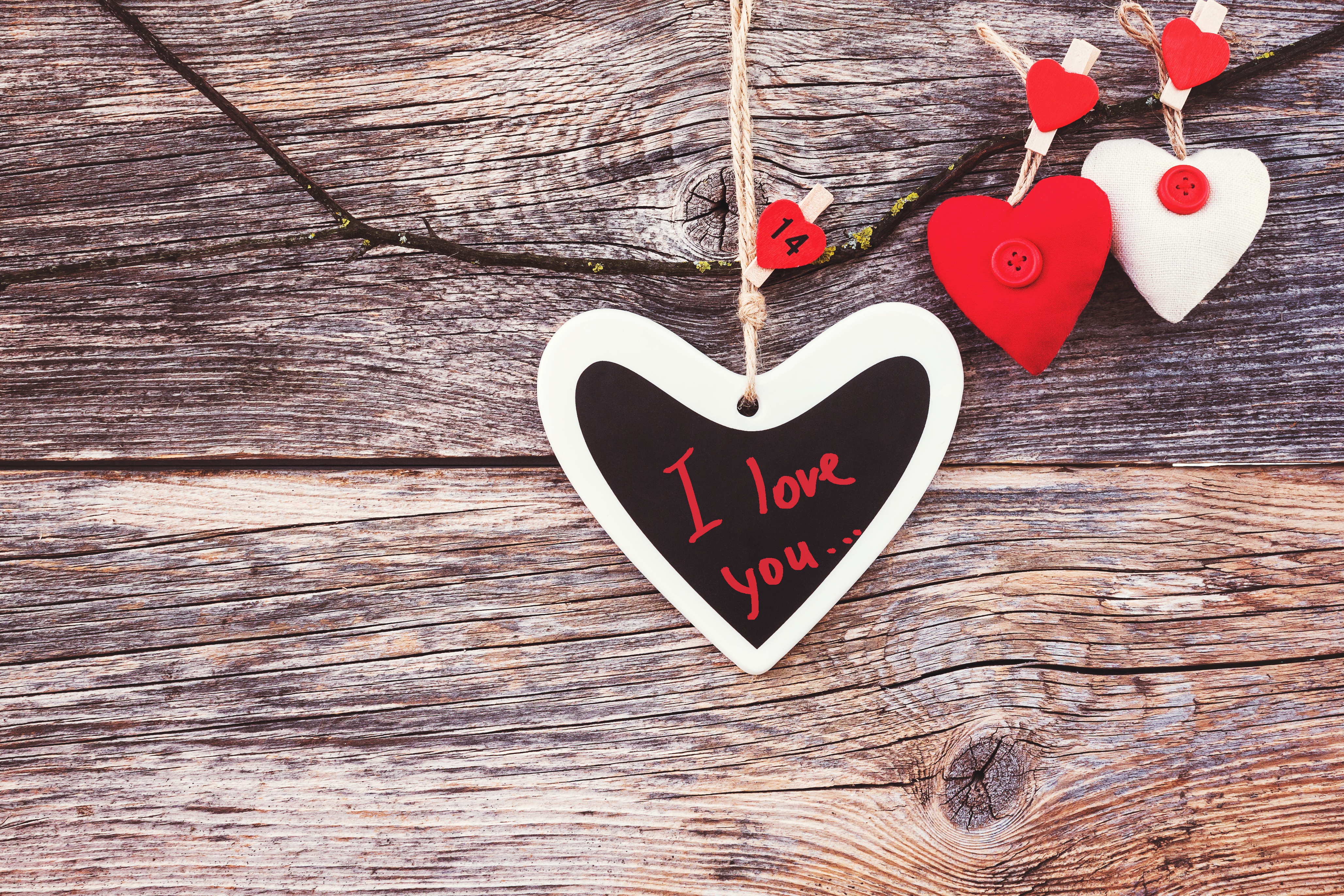 Heart shaped chalkboard with "I love you" message HD Wallpaper