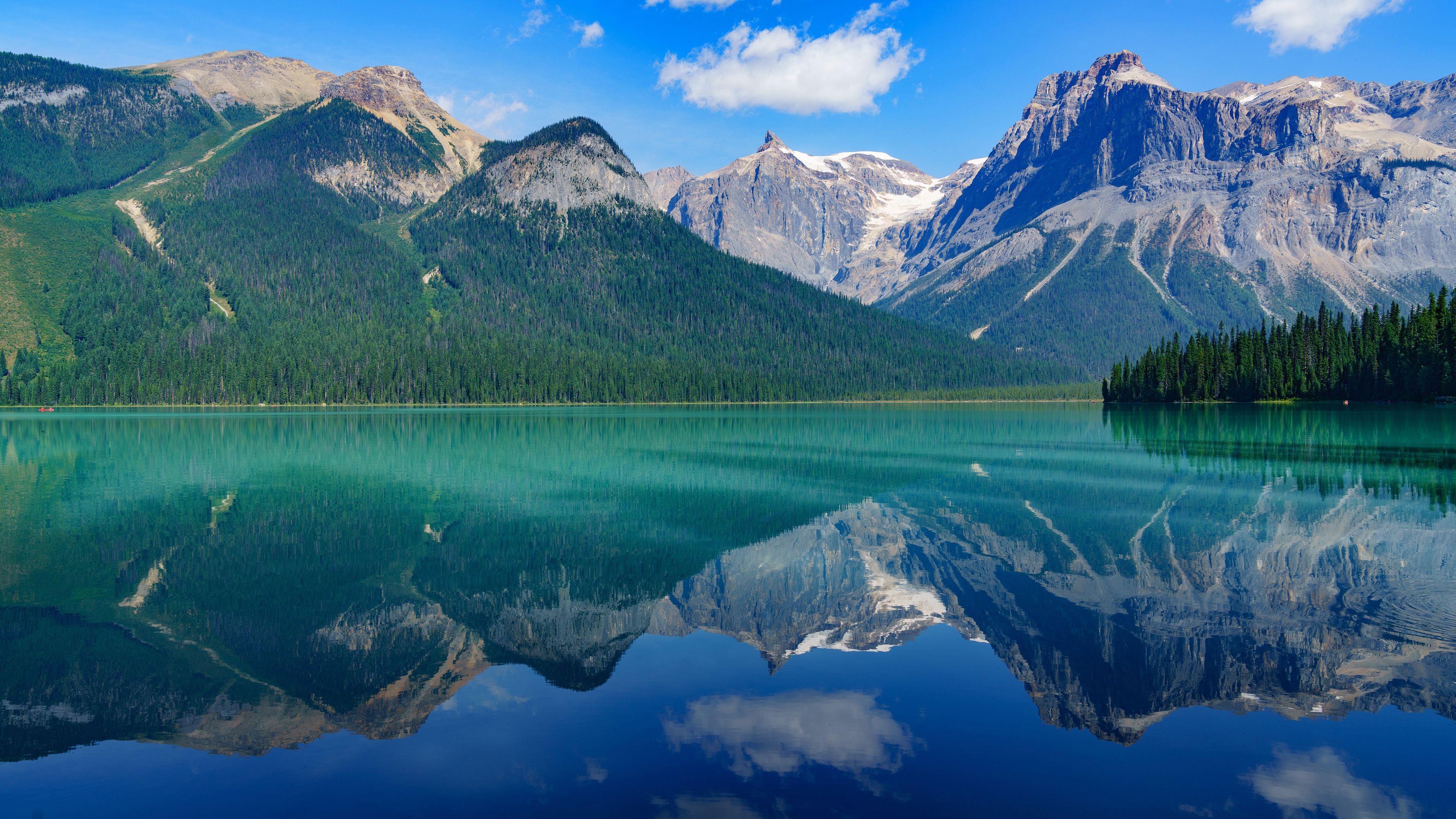 Emerald Lake Reflection Mountains 4K HD Wallpaper
