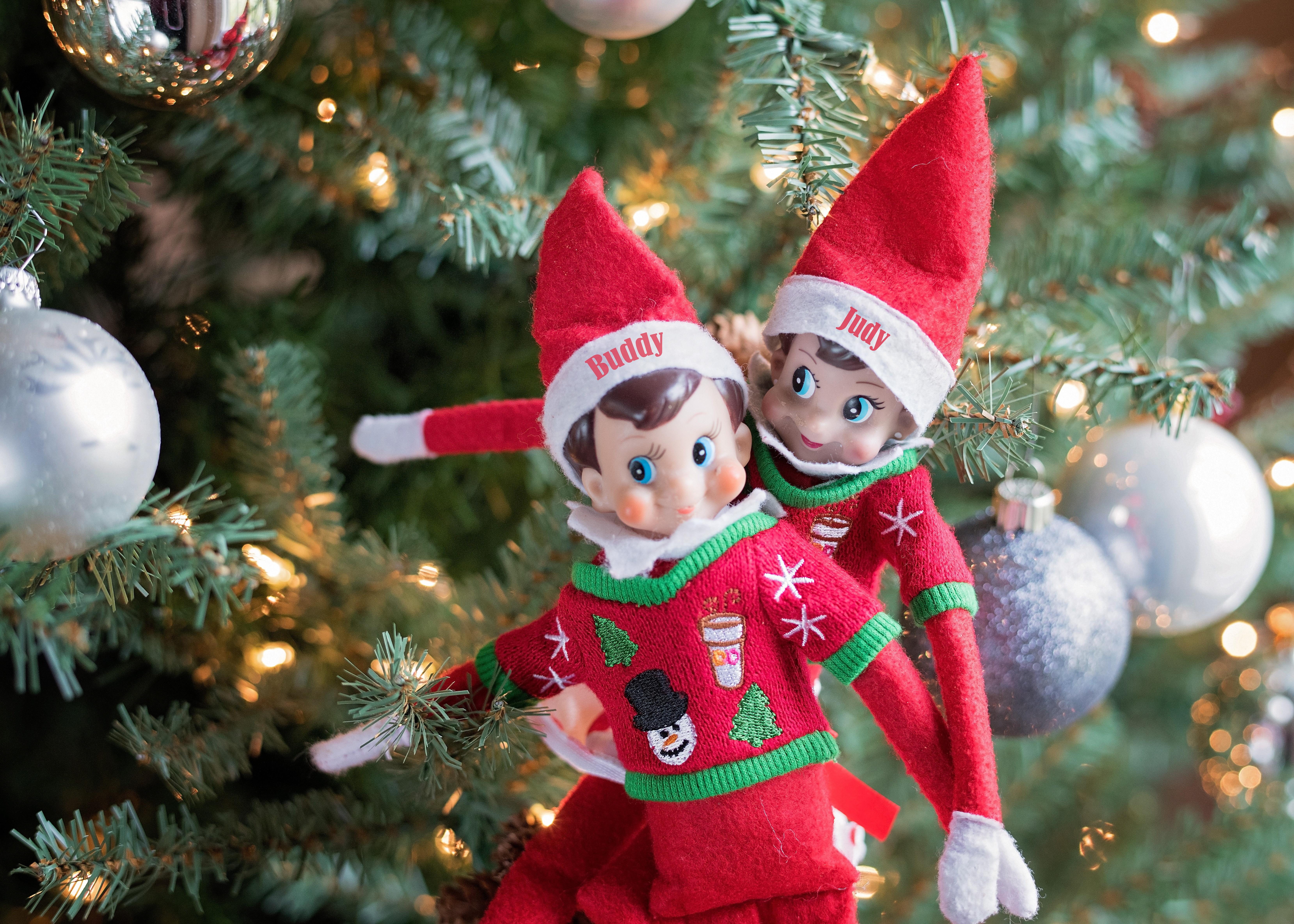 Buddy and Judy Elves on a Christmas Tree 4K HD Wallpaper