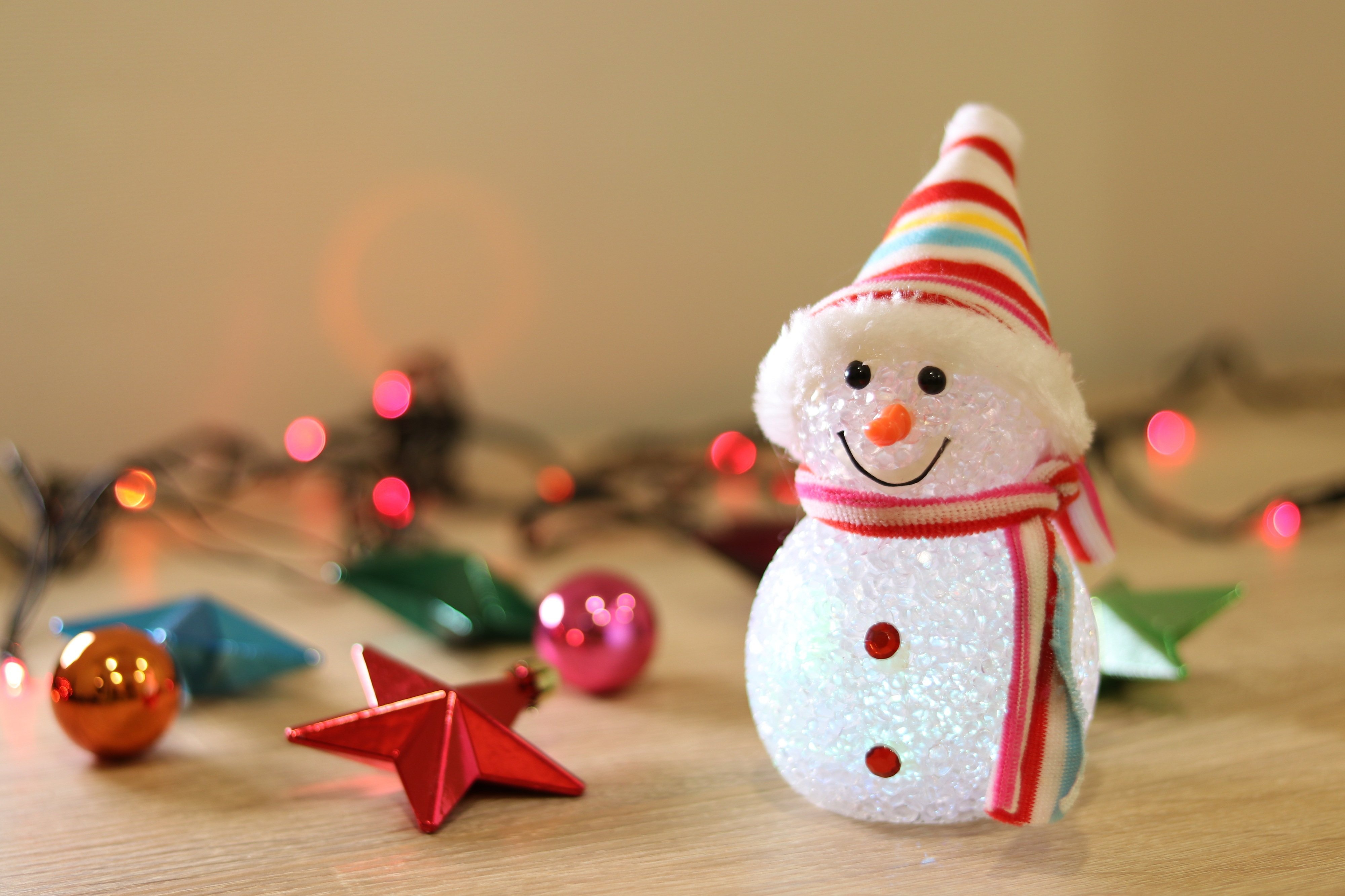 Christmas snowman with ornaments and lights HD Wallpaper