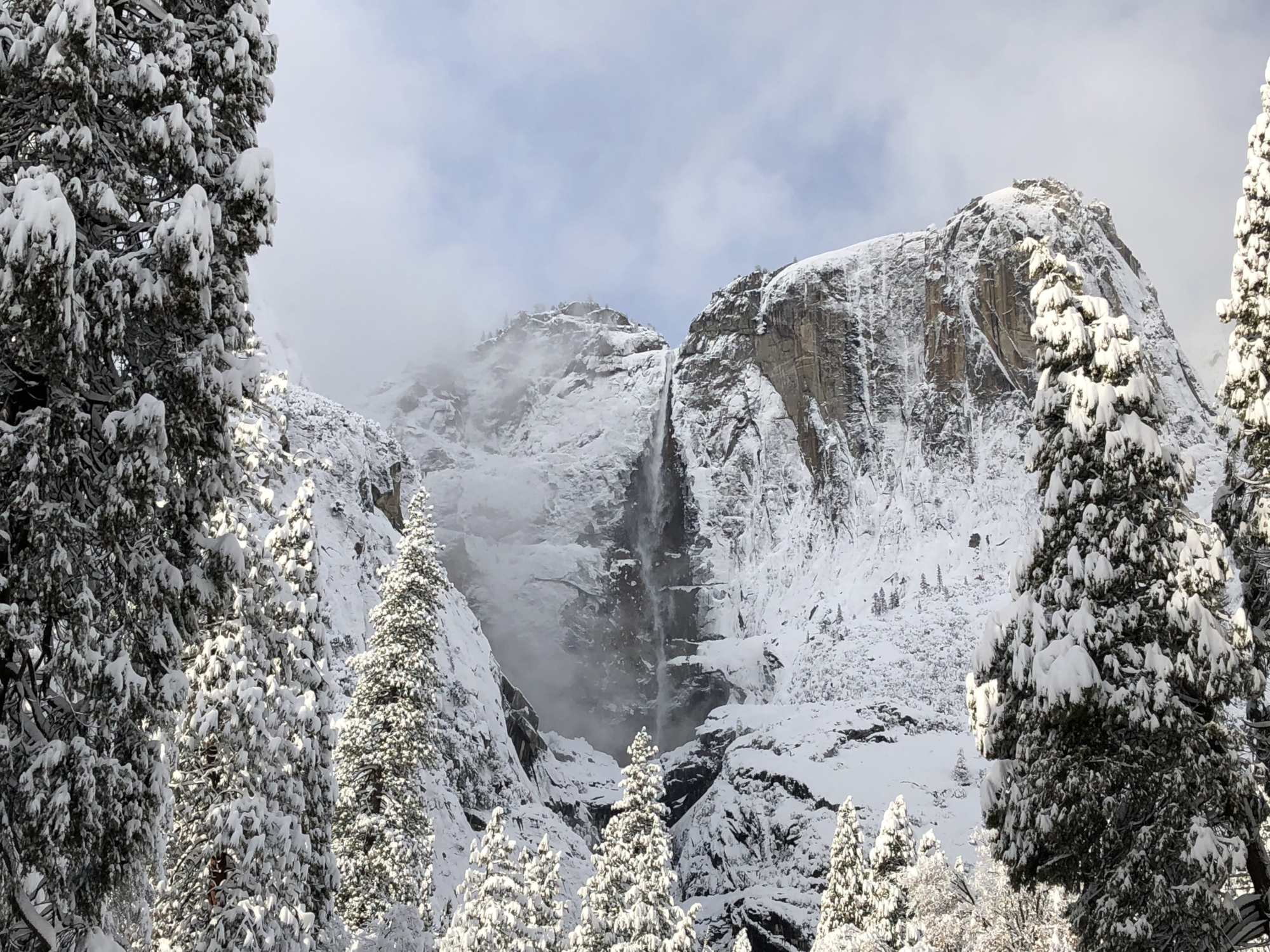 Snowy Yosemite National Park Waterfall in Winter HD Wallpaper