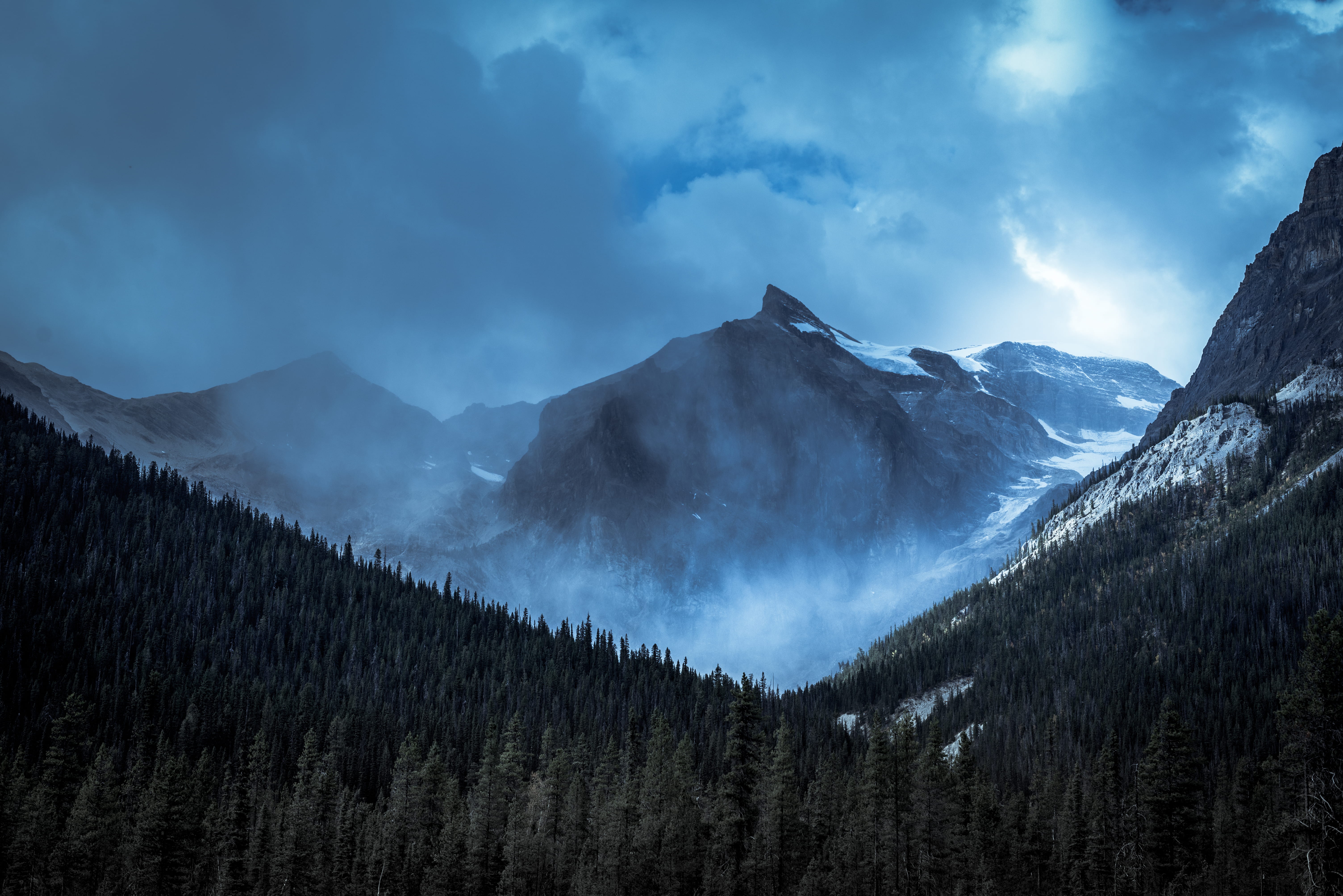 Misty Mountains and Forest Landscape 4K HD Wallpaper