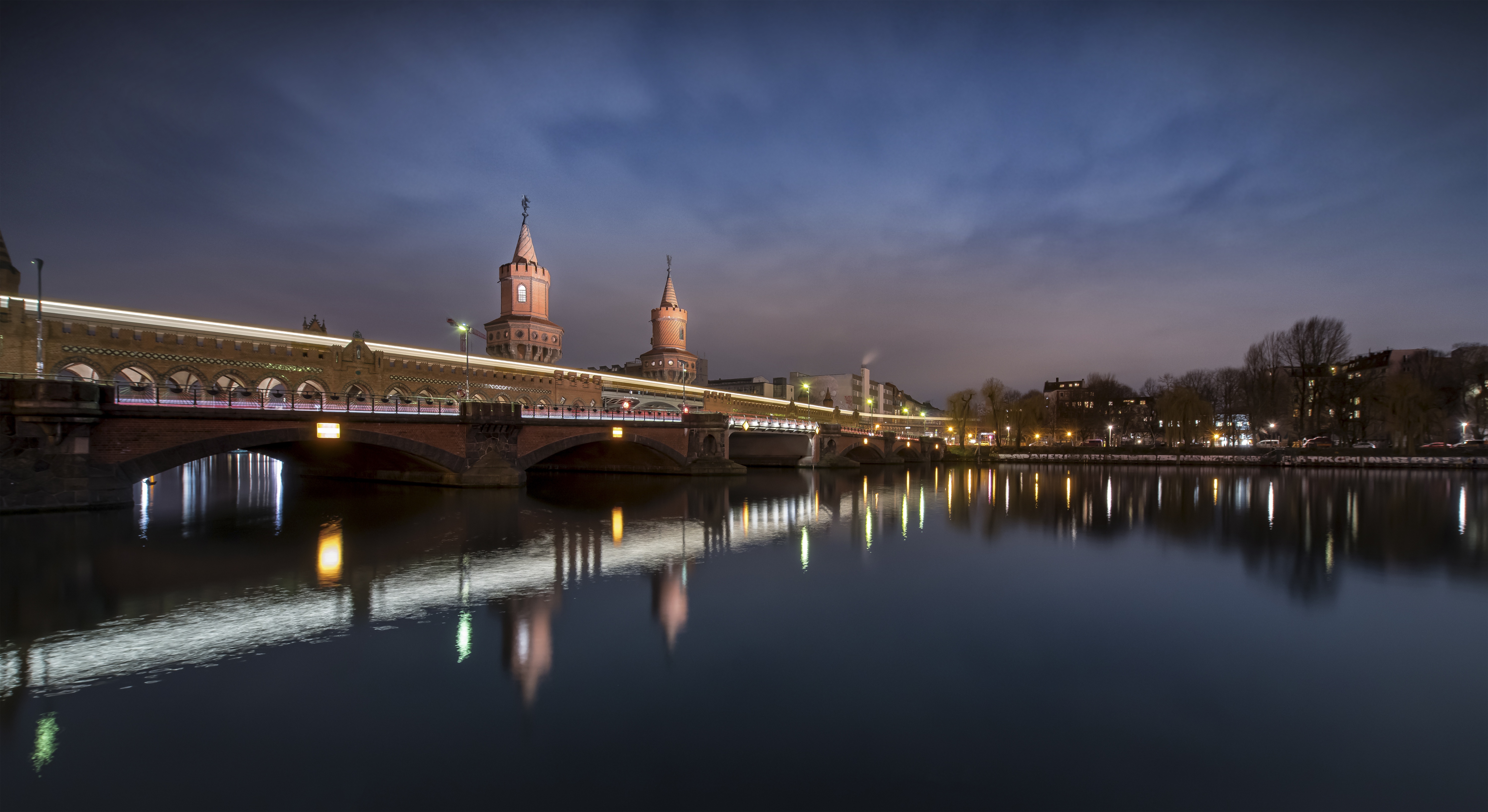 Oberbaum Bridge over Spree River in Berlin at Night HD Wallpaper