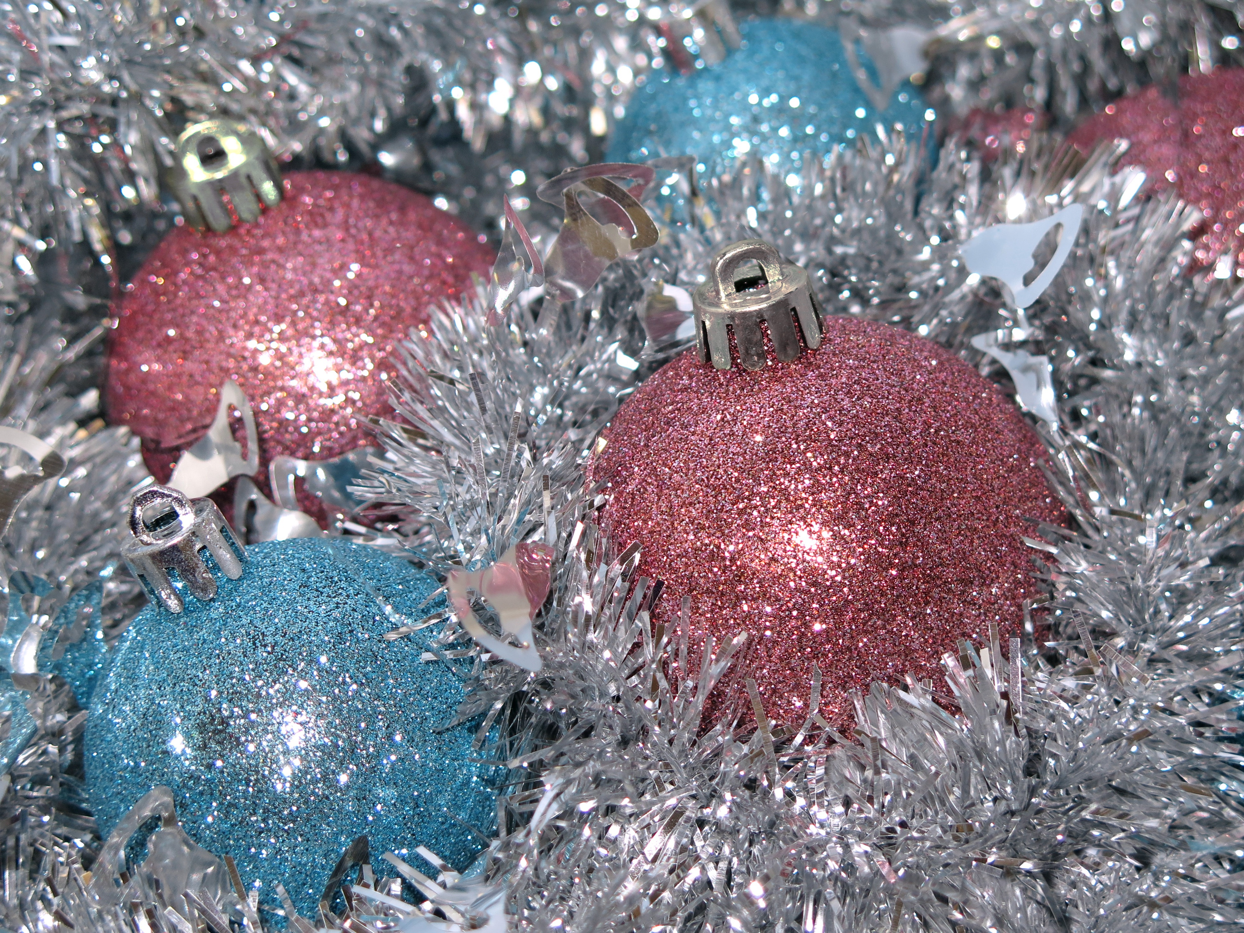 Close-up of glittery Christmas ornaments and tinsel HD Wallpaper