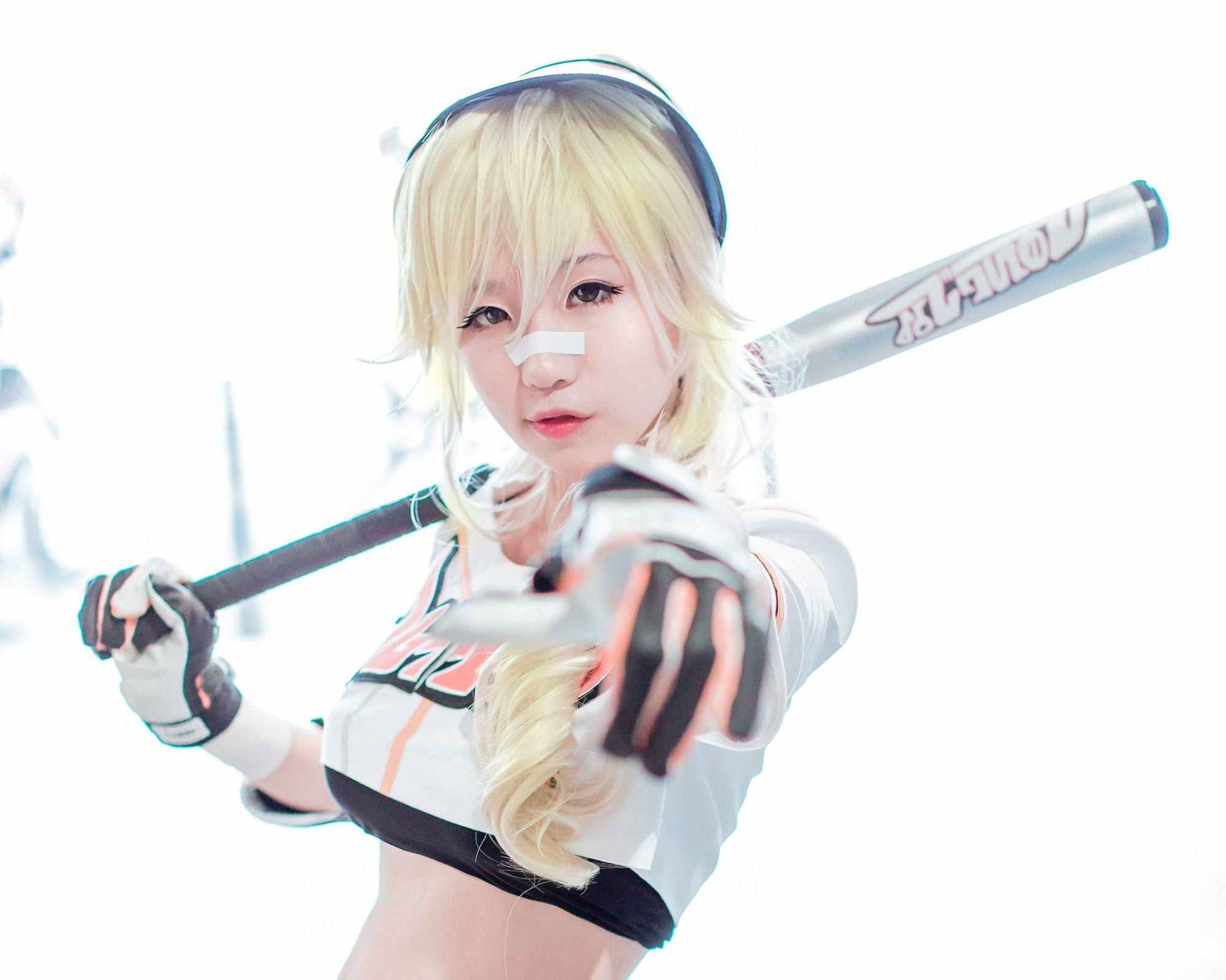 Cosplayer with baseball bat from HeroWarz HD Wallpaper