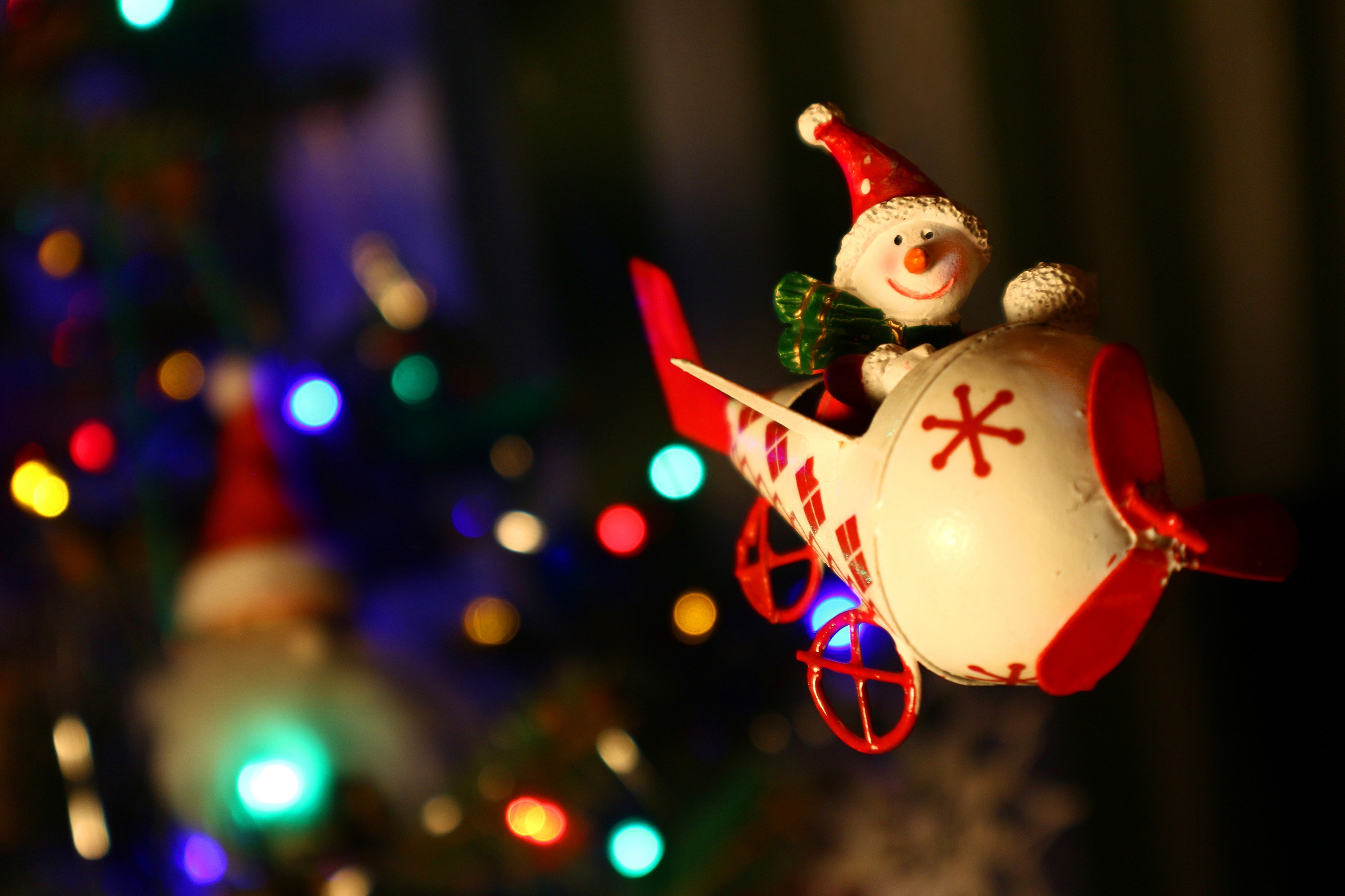 Christmas snowman ornament in an airplane HD Wallpaper