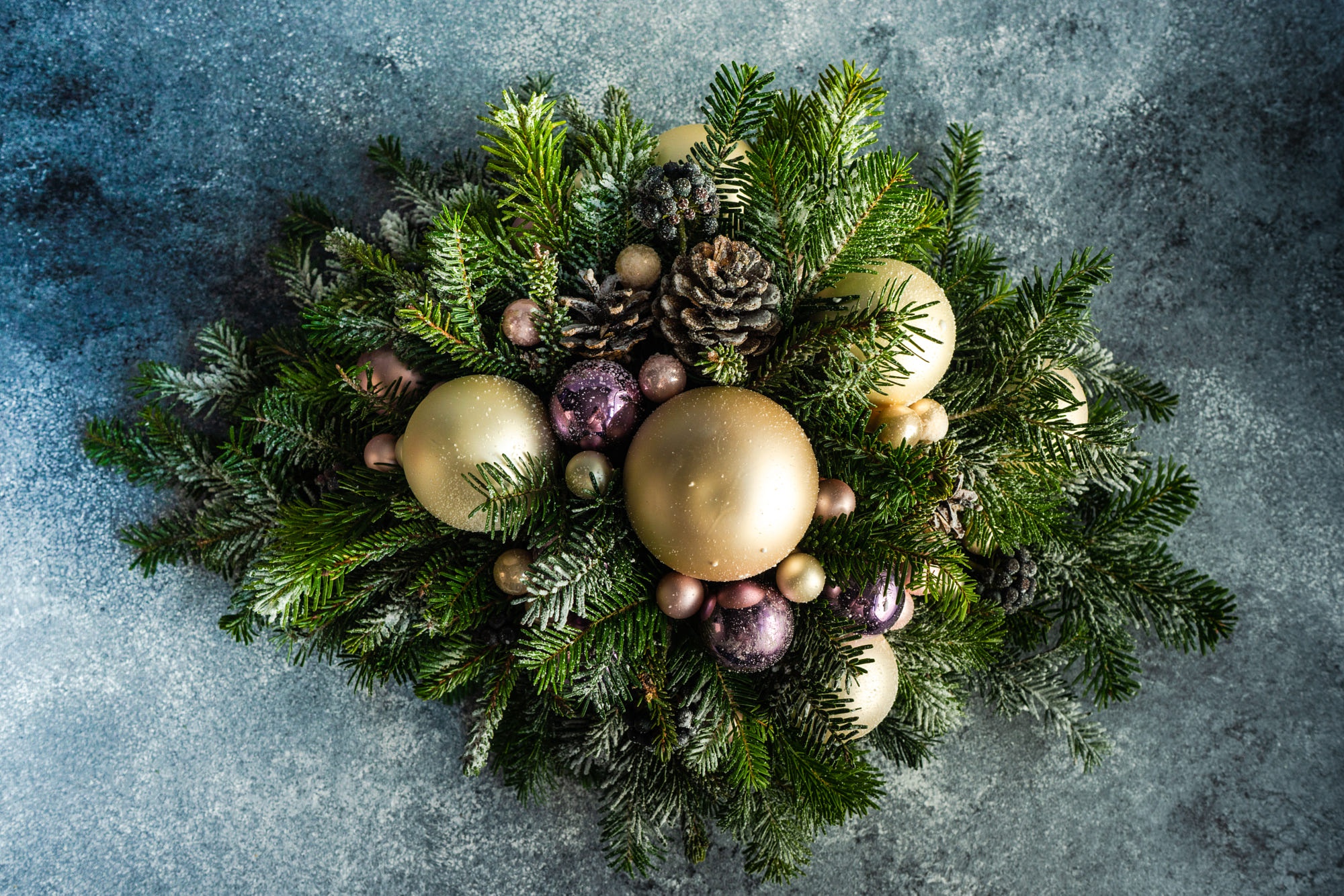 Christmas wreath with ornaments and pine cones HD Wallpaper