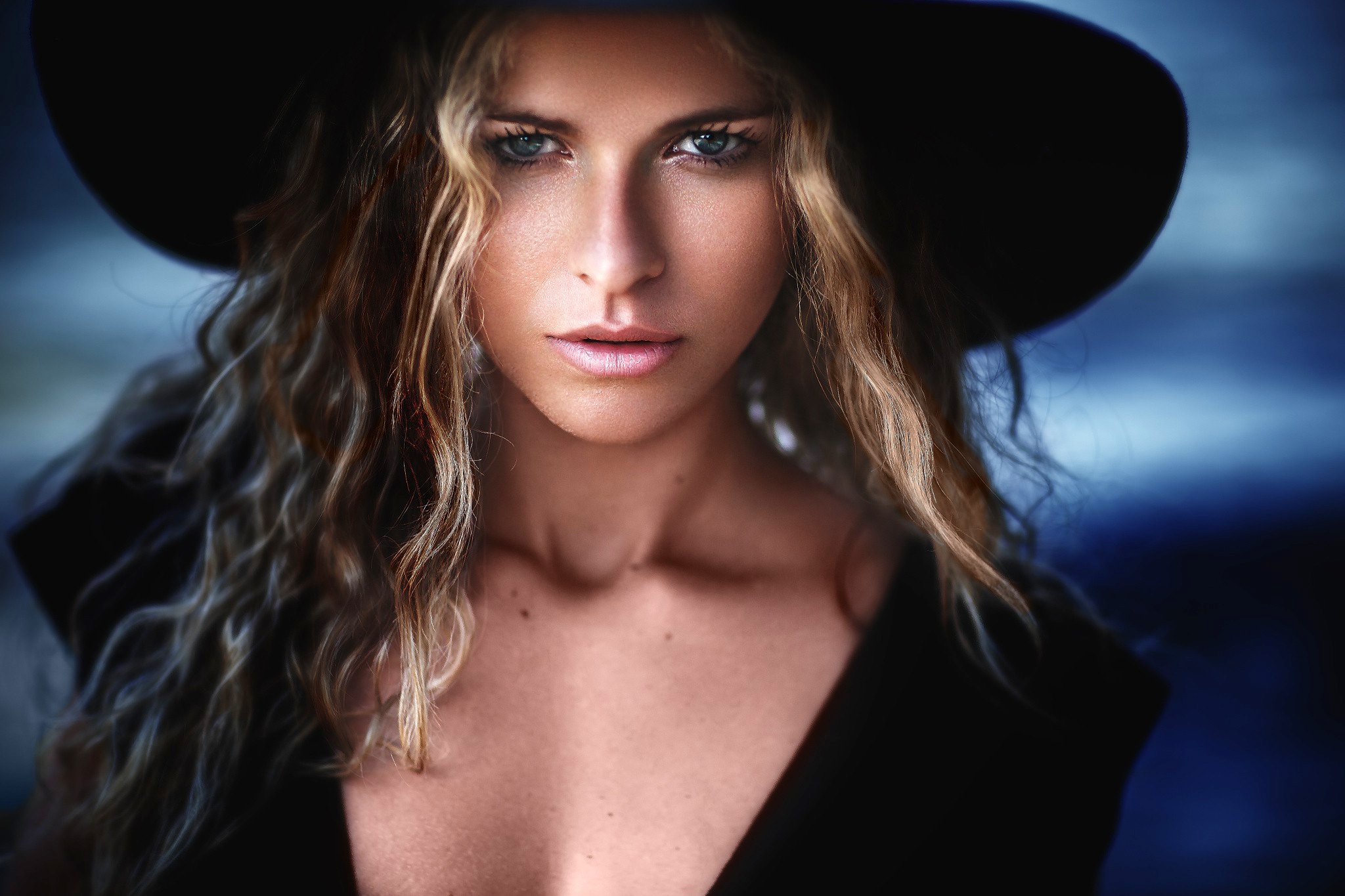 Woman with blonde curly hair wearing a black hat HD Wallpaper