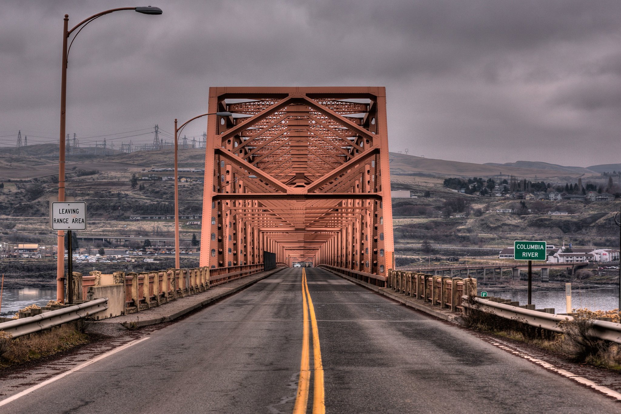 Orange Truss Bridge over Columbia River HD Wallpaper
