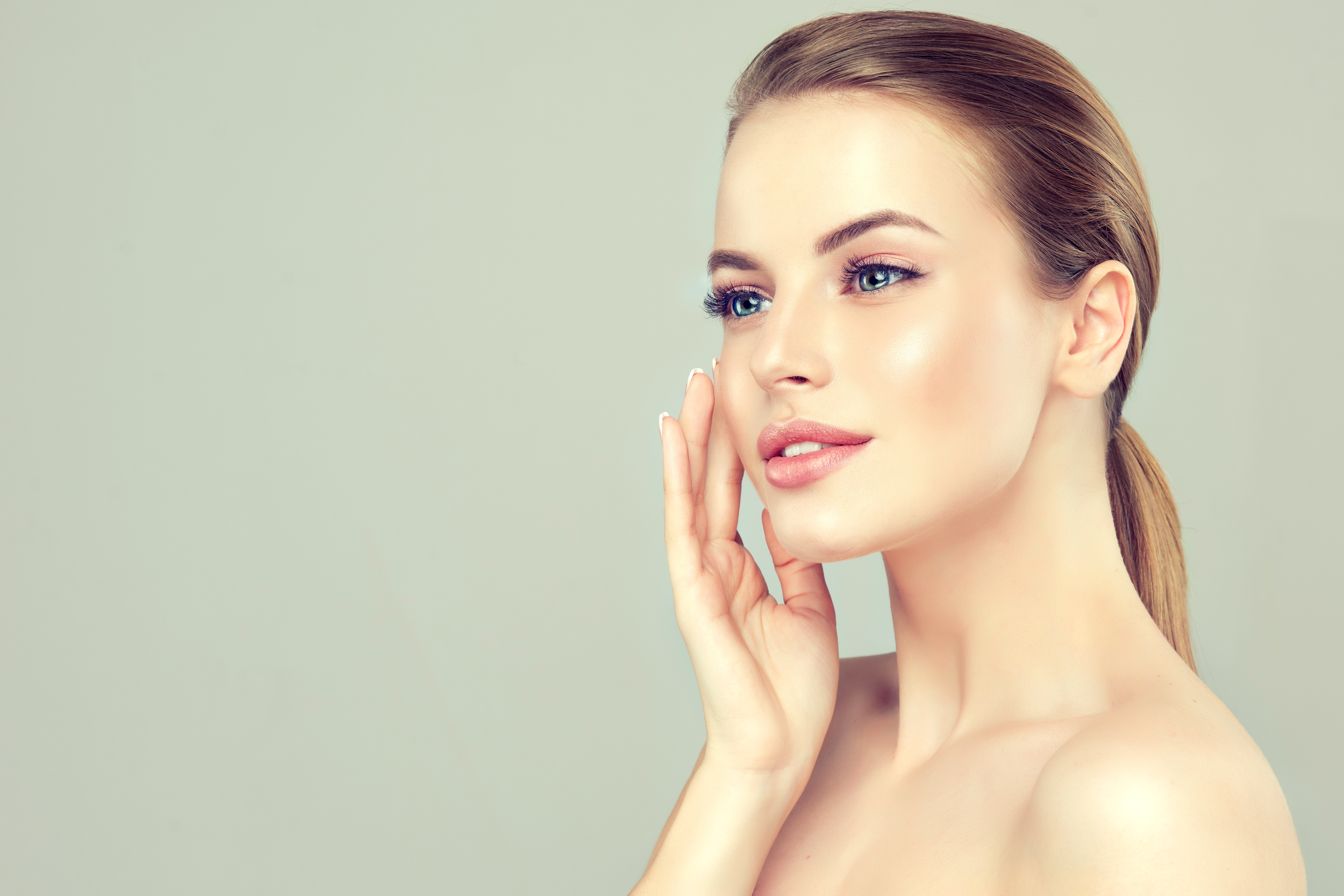 Woman with Blue Eyes and Makeup HD Wallpaper