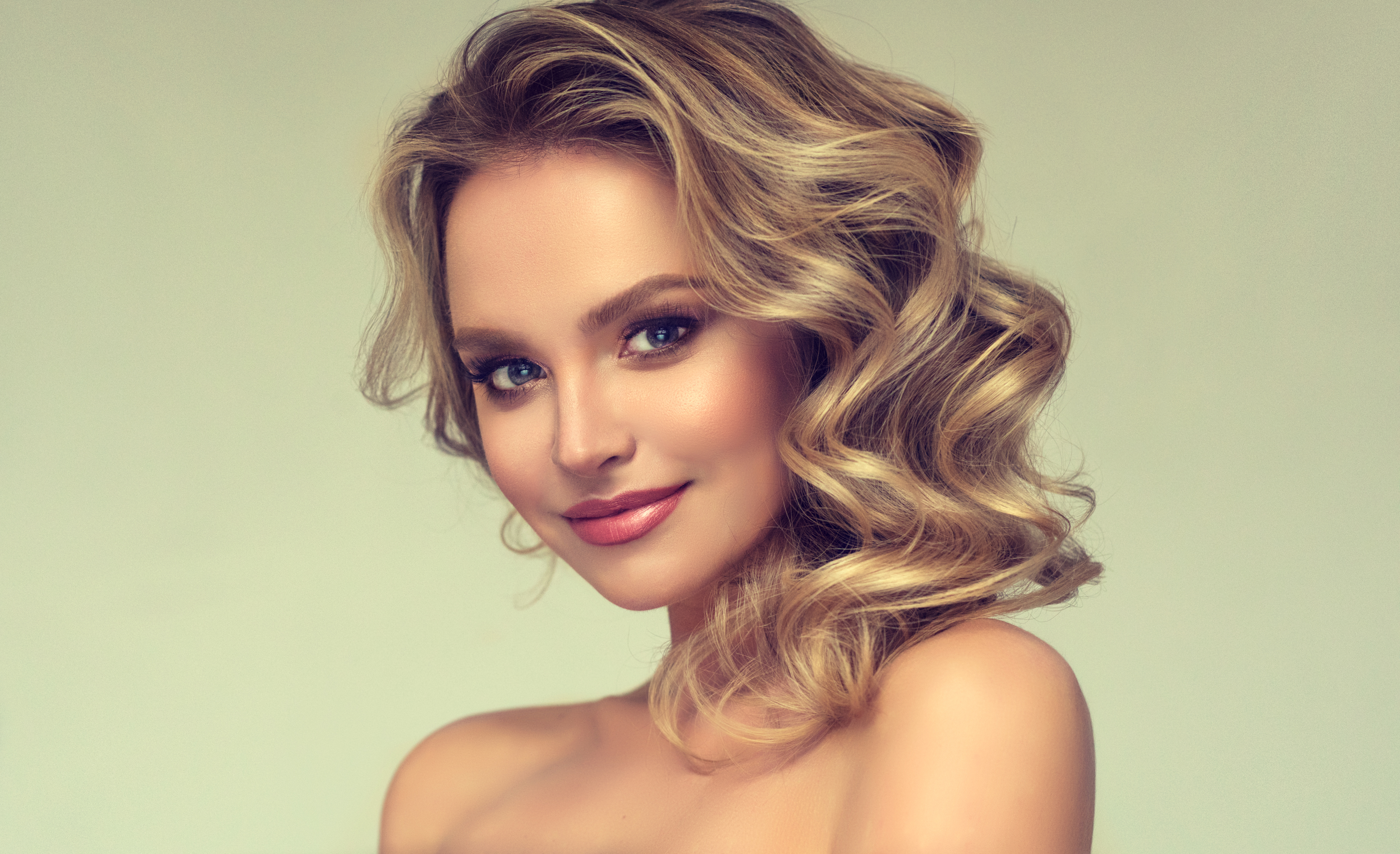 Blonde Model Portrait with Elegant Curls in HD Wallpaper