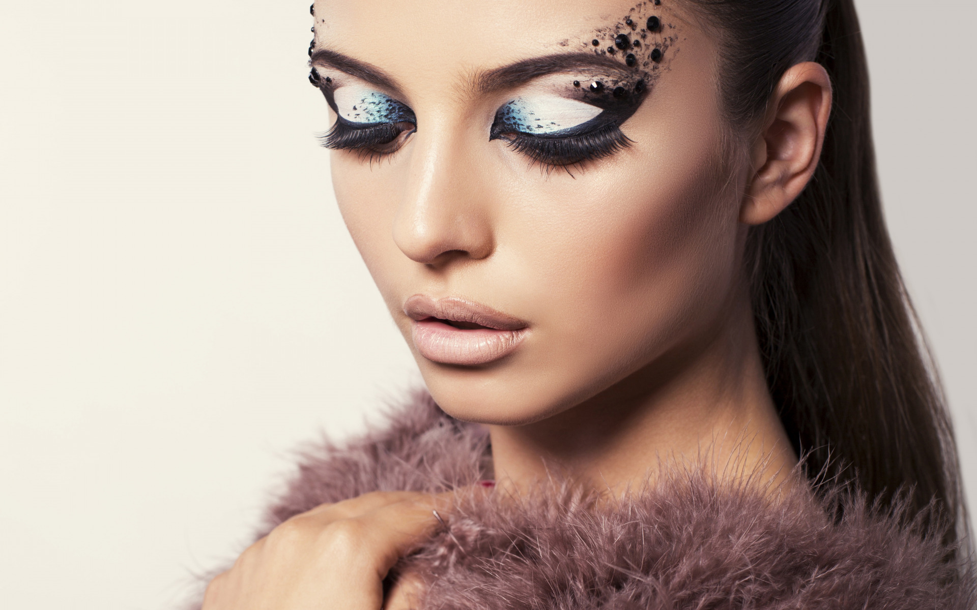 Model with dramatic makeup and fur HD Wallpaper
