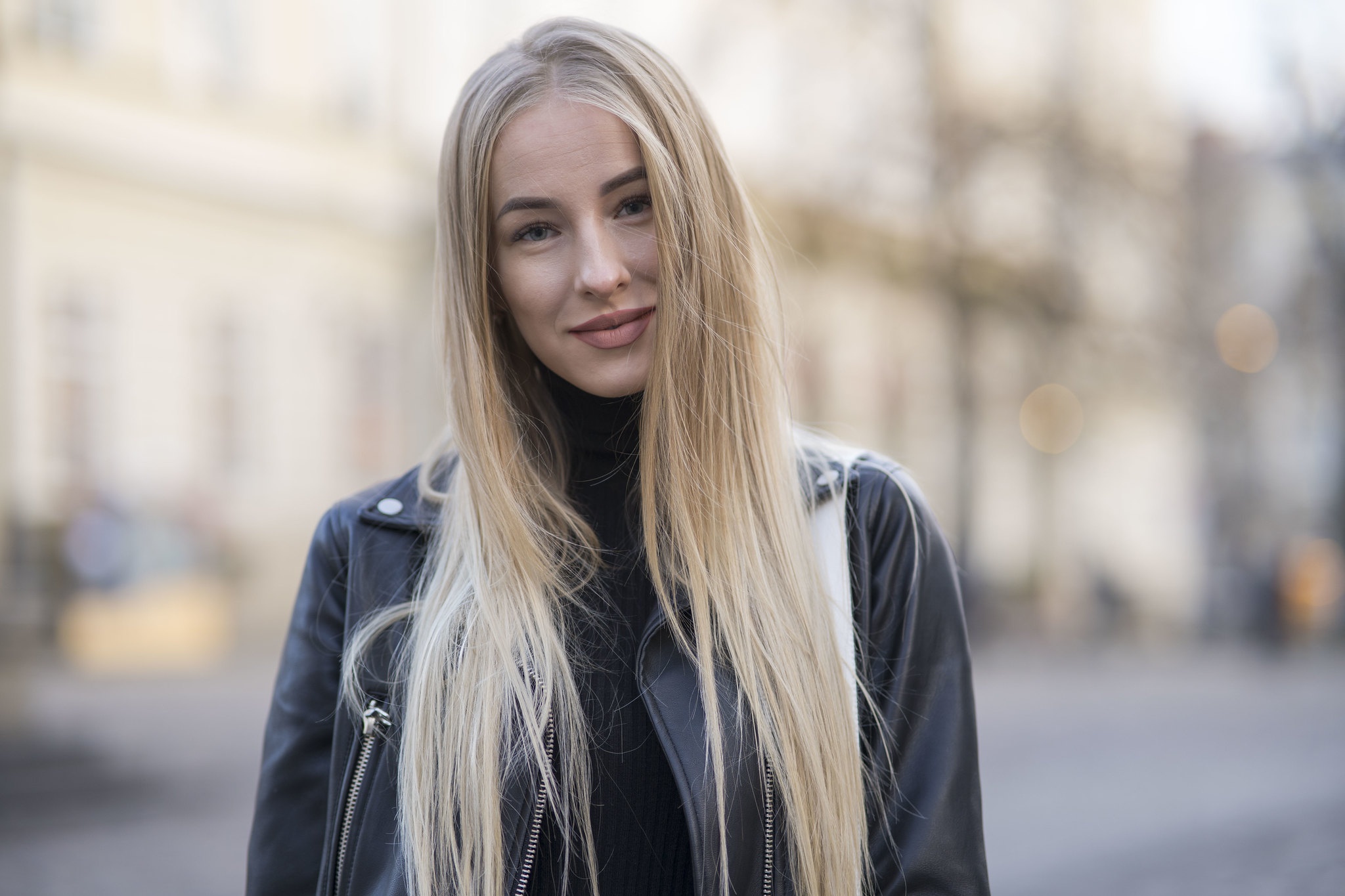 Woman with blonde hair wearing a leather jacket HD Wallpaper