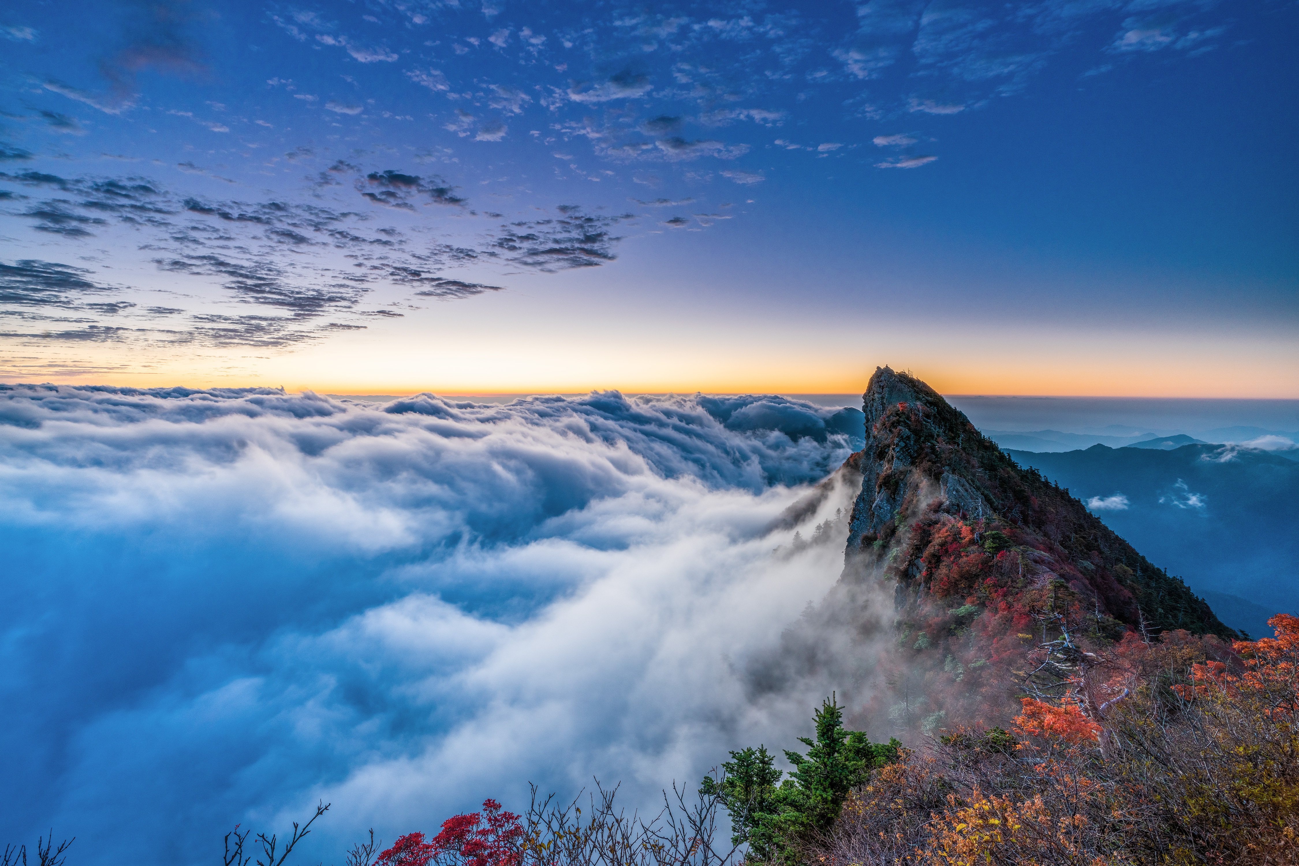 Sea of Clouds over Mountain Peak at Sunrise HD Wallpaper