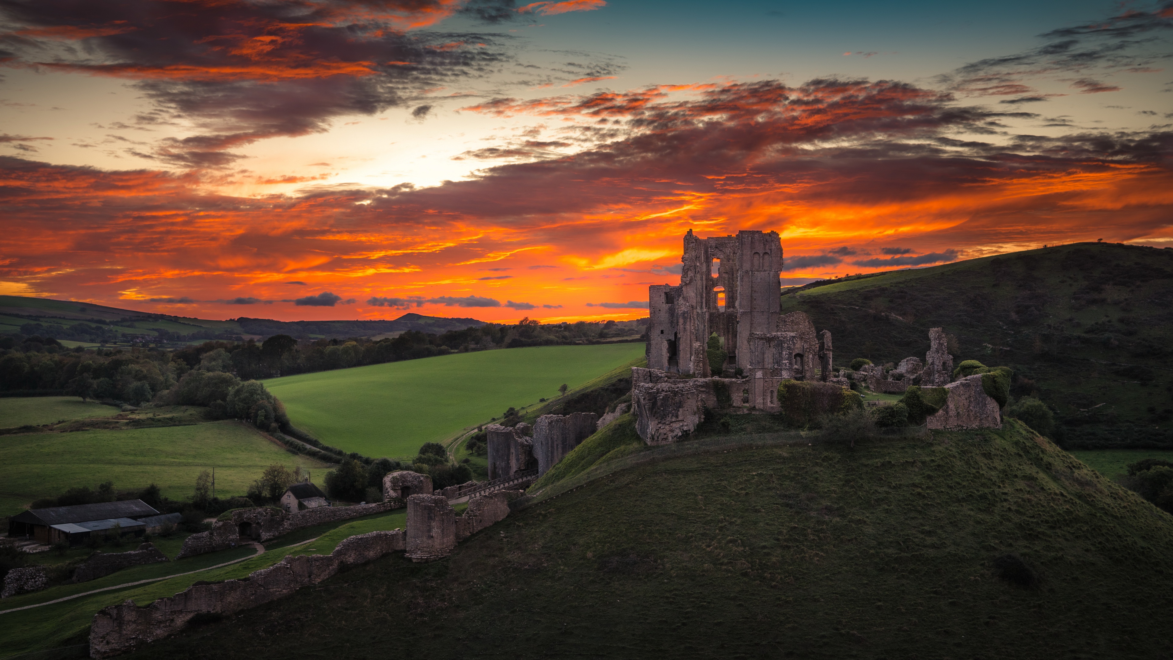 Corfe Castle ruins at sunset, Dorset, England HD Wallpaper