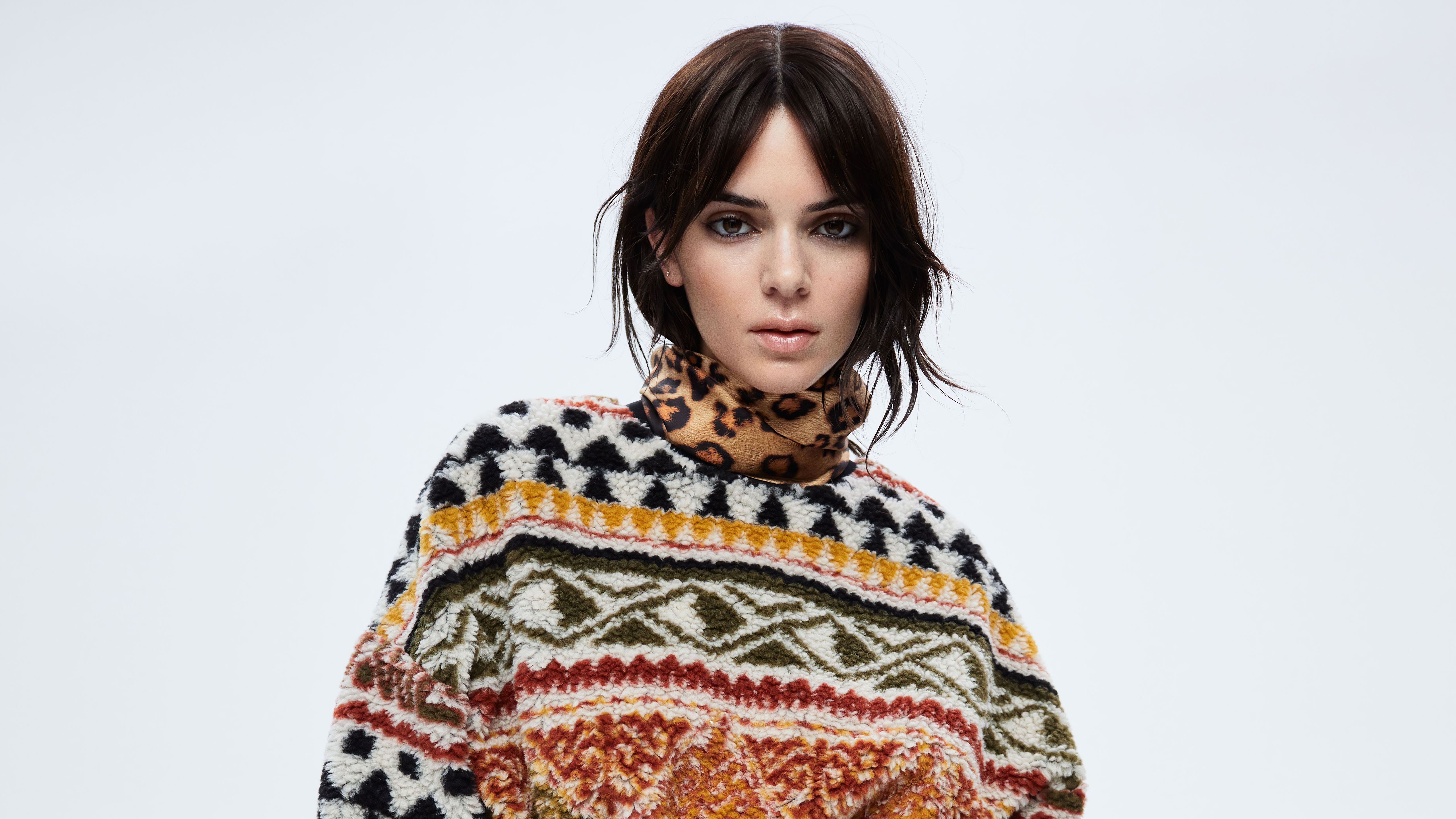 Kendall Jenner wearing a patterned sweater HD Wallpaper