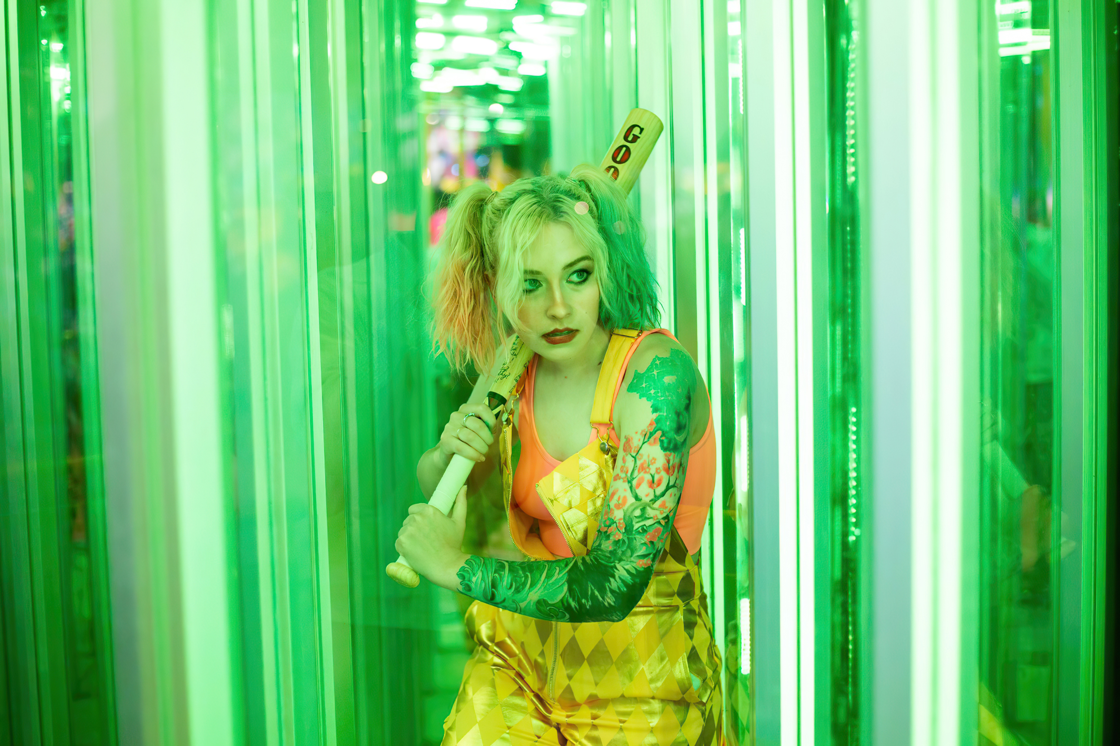 Harley Quinn cosplay with baseball bat HD Wallpaper