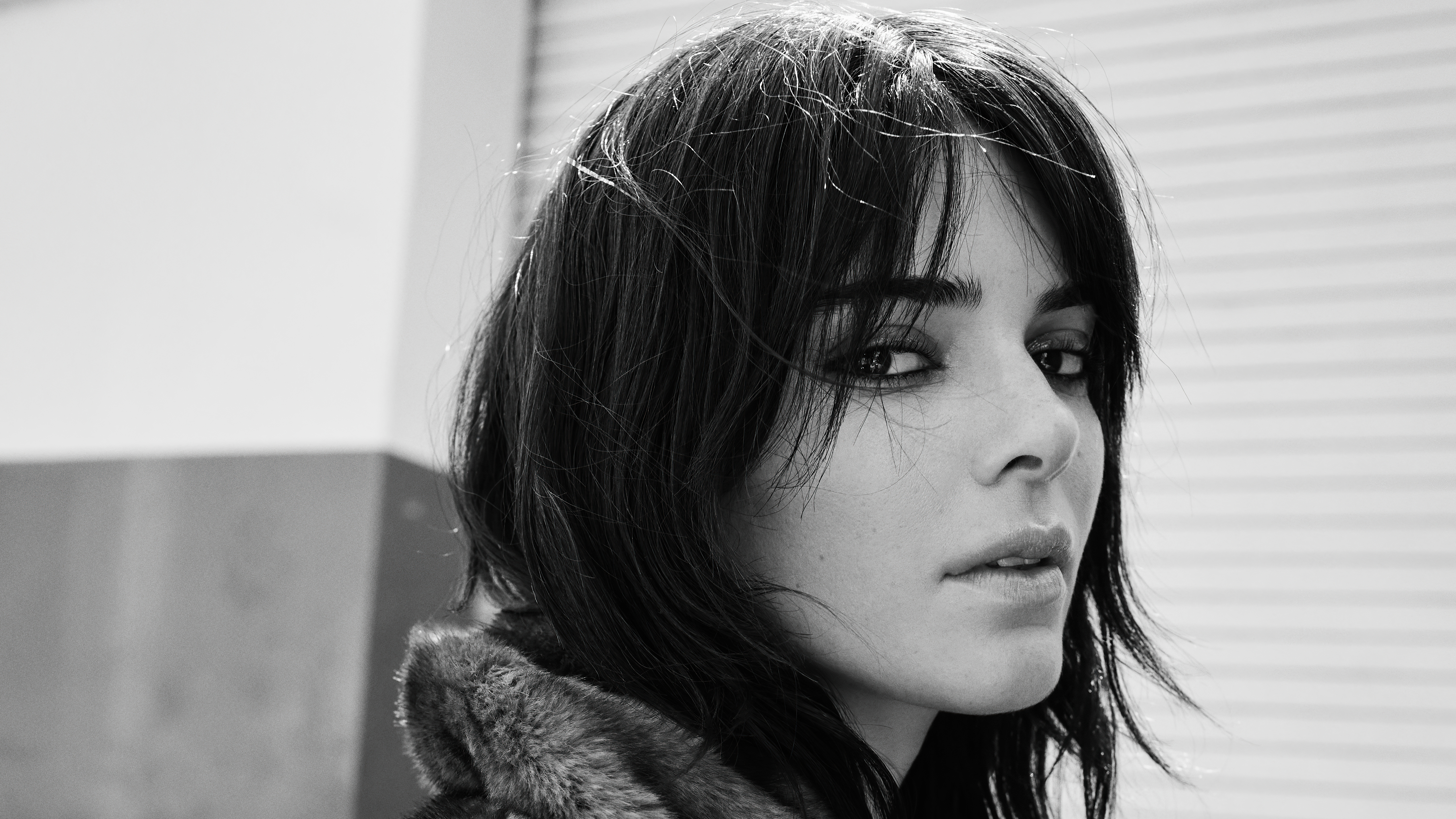Kendall Jenner monochrome portrait HD Wallpaper