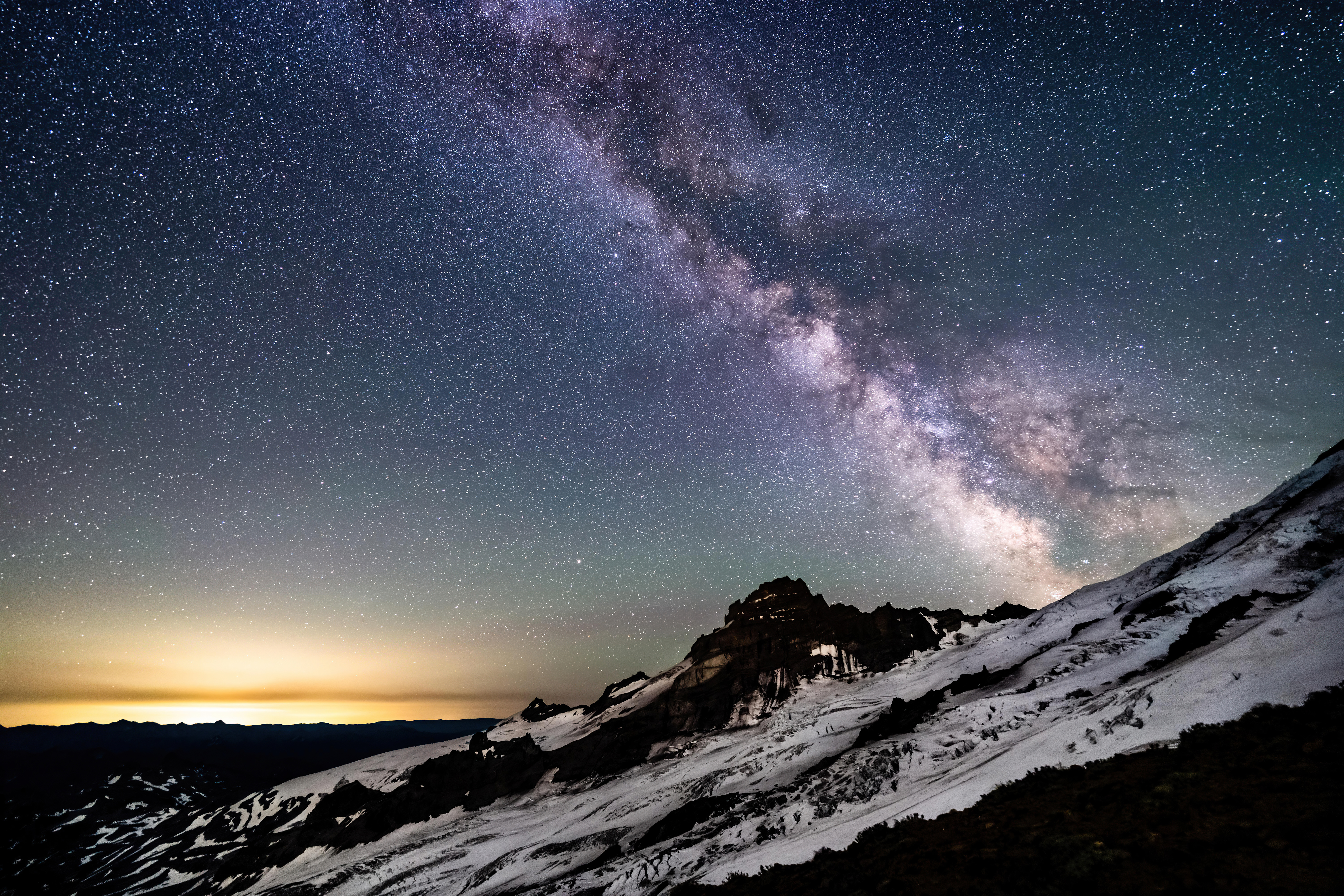 Milky Way over snow-covered mountains HD Wallpaper