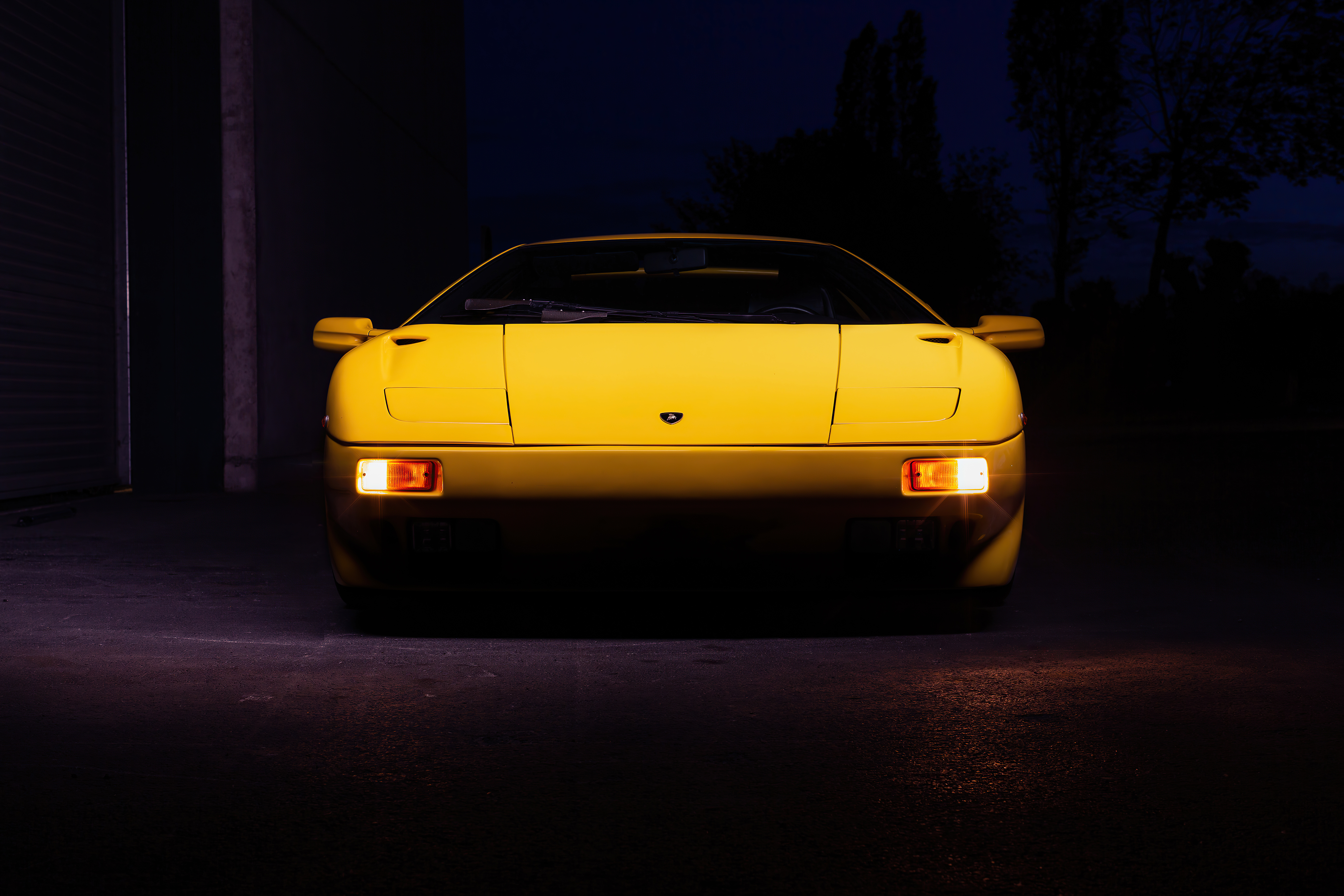 Yellow Lamborghini Diablo parked at night HD Wallpaper