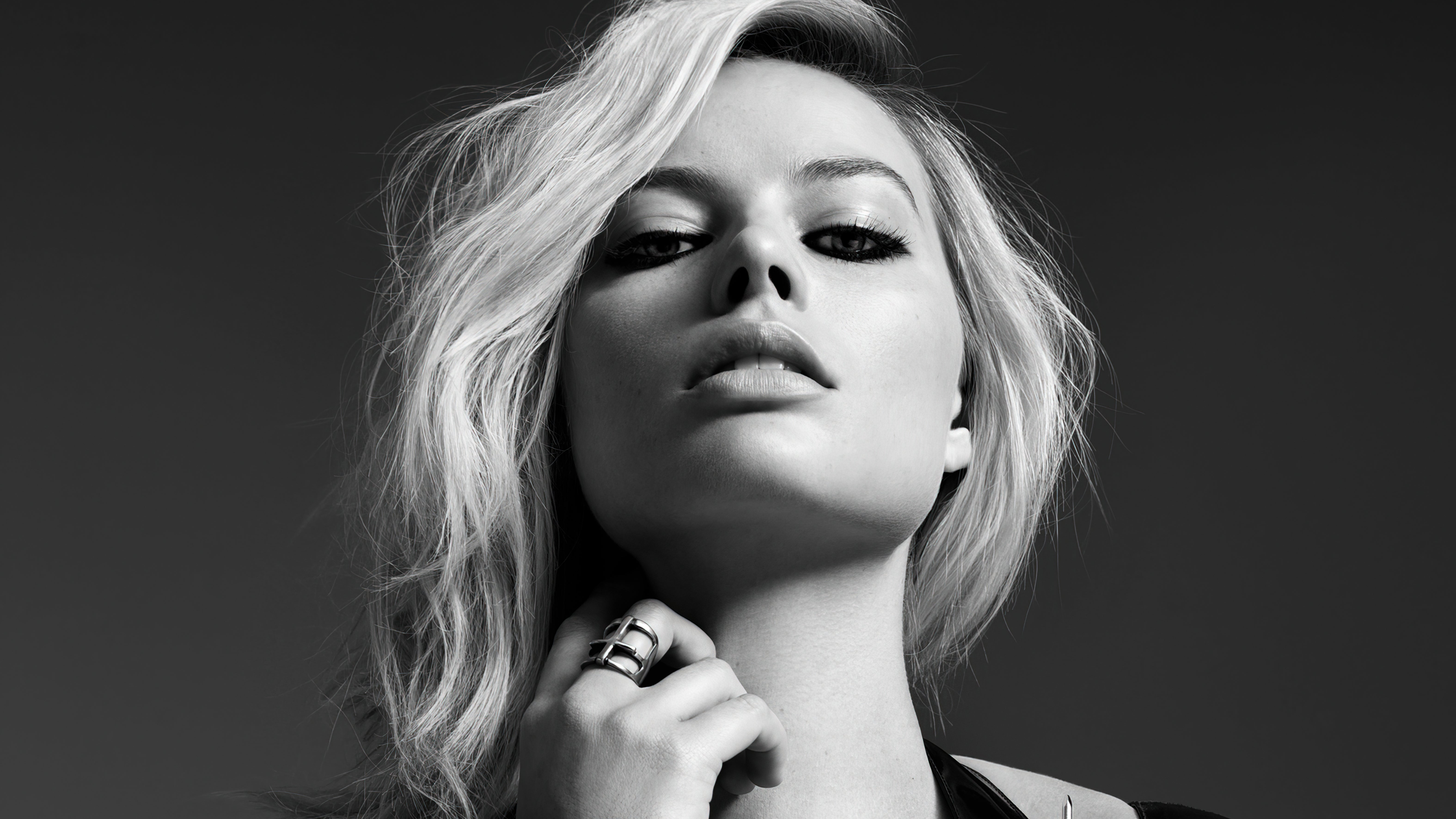 Margot Robbie monochrome photoshoot HD Wallpaper