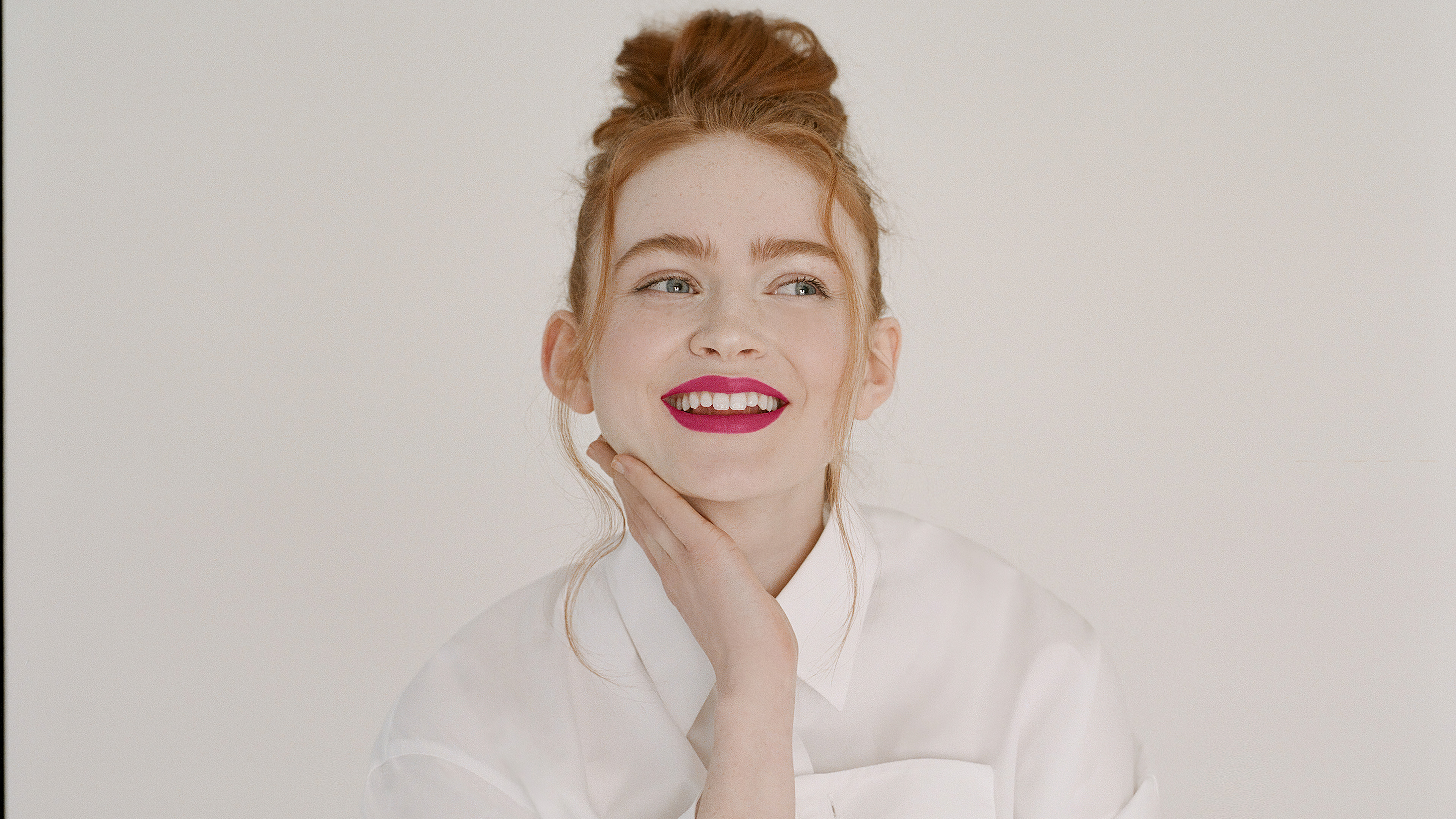 Sadie Sink in a white shirt HD Wallpaper