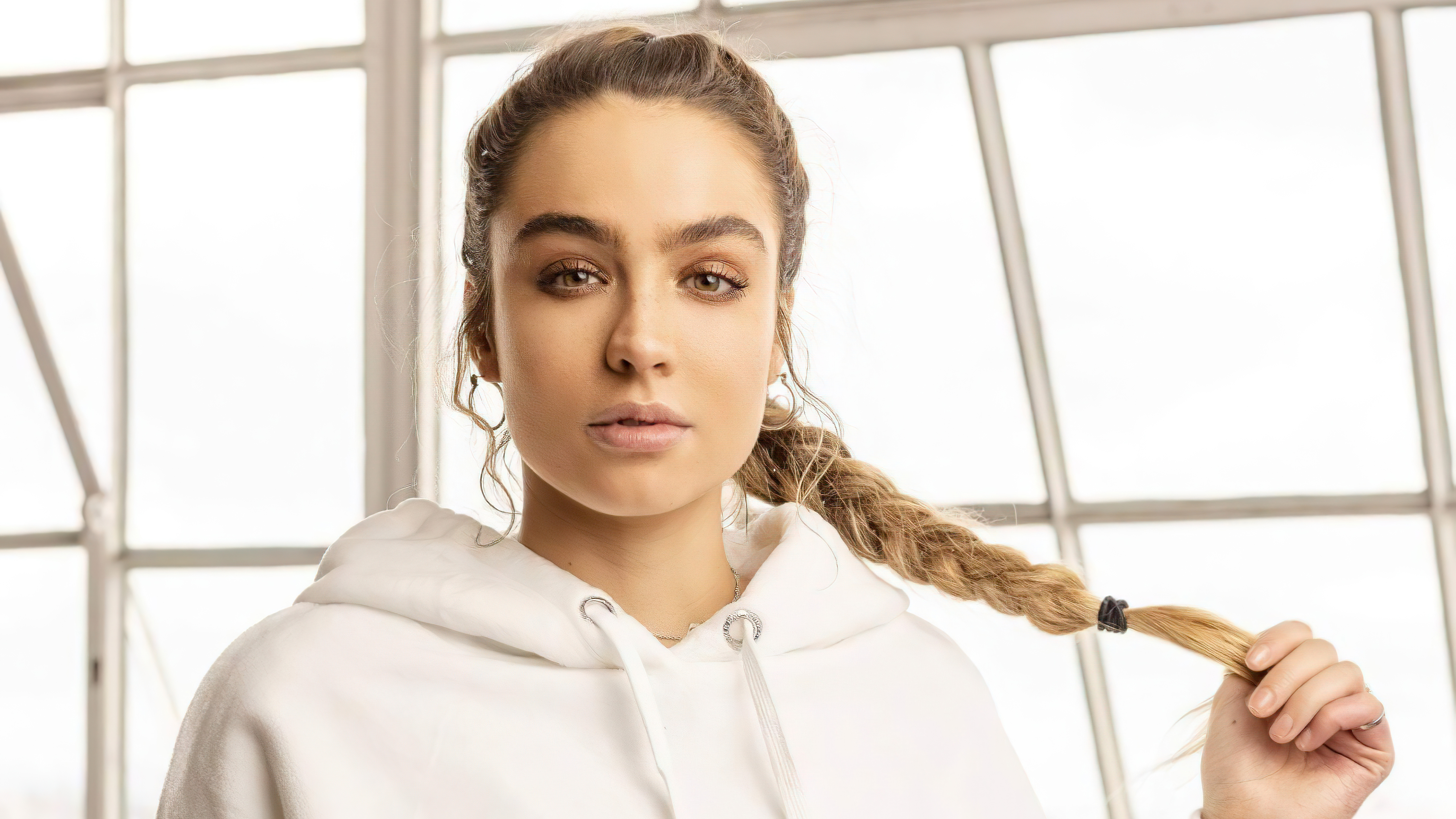 Sommer Ray in a white hoodie HD Wallpaper