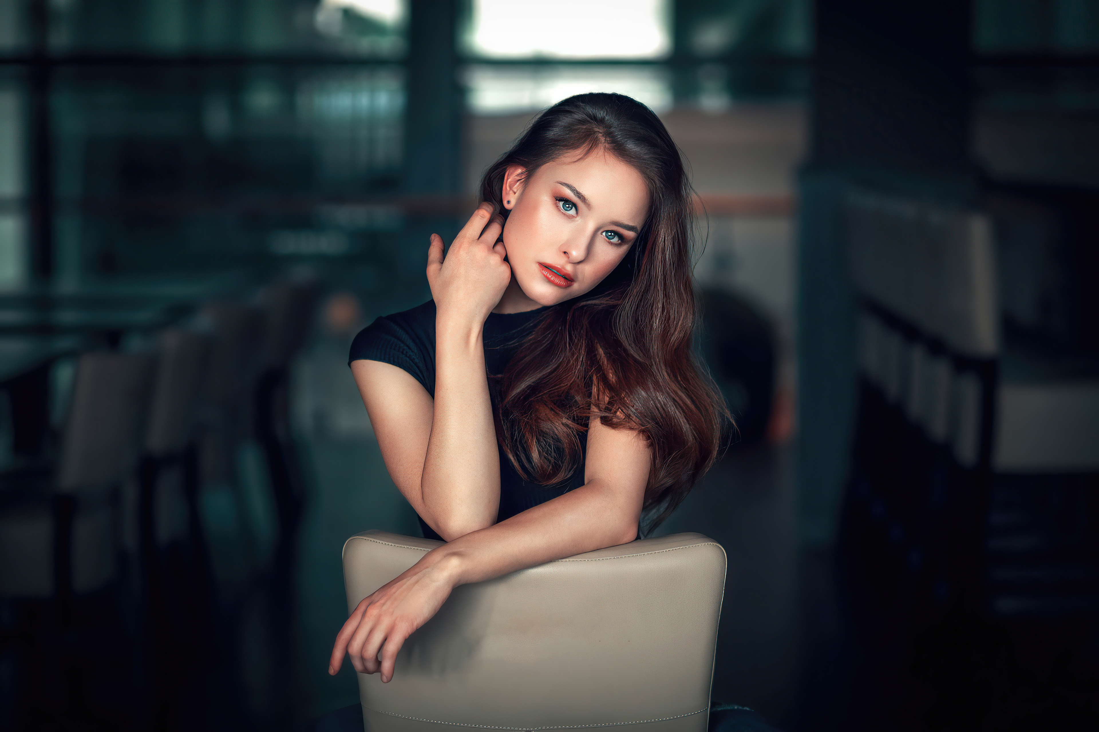 Brunette model posing for 4K photo HD Wallpaper
