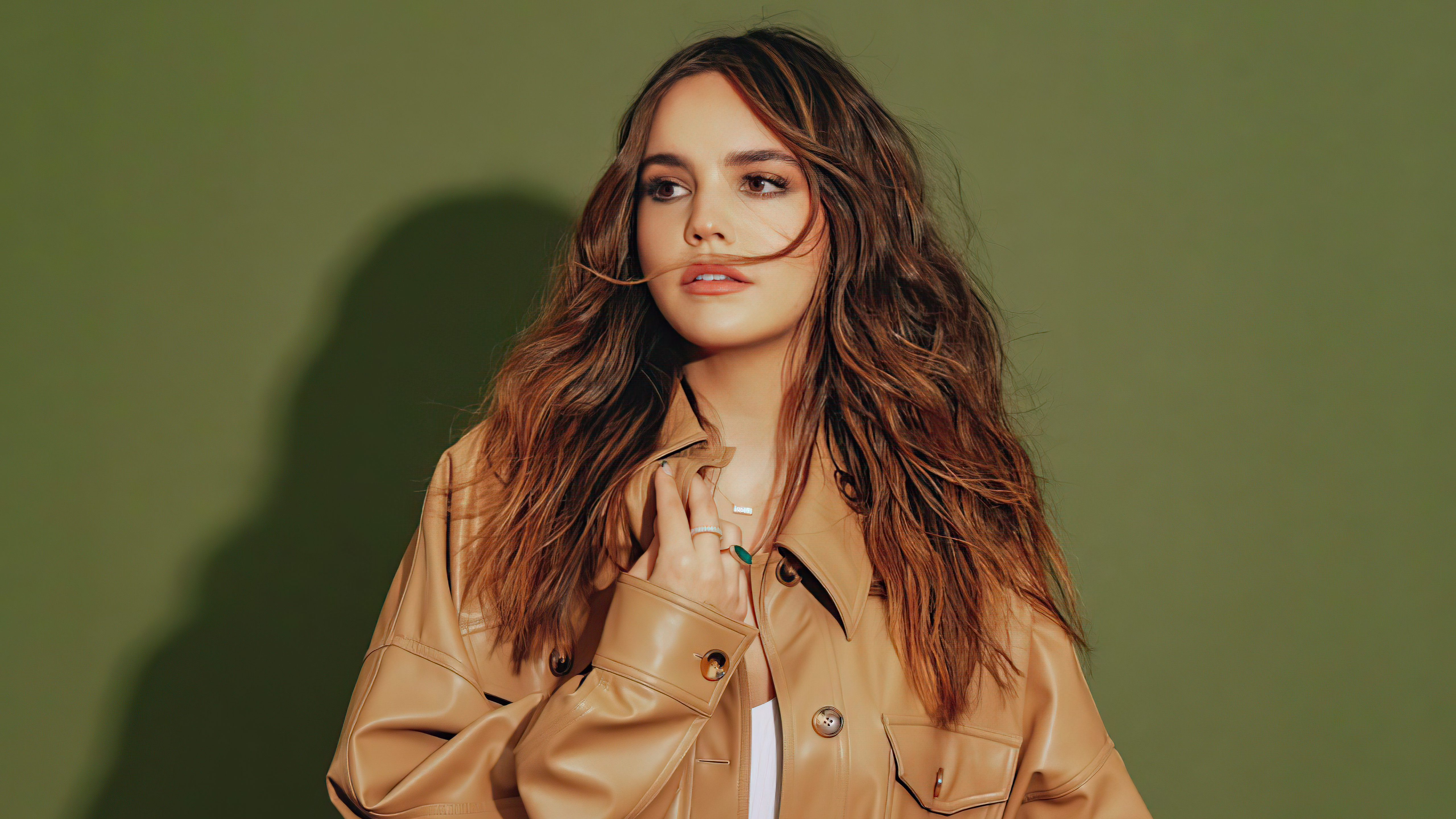 Bailee Madison 4K HD Wallpaper