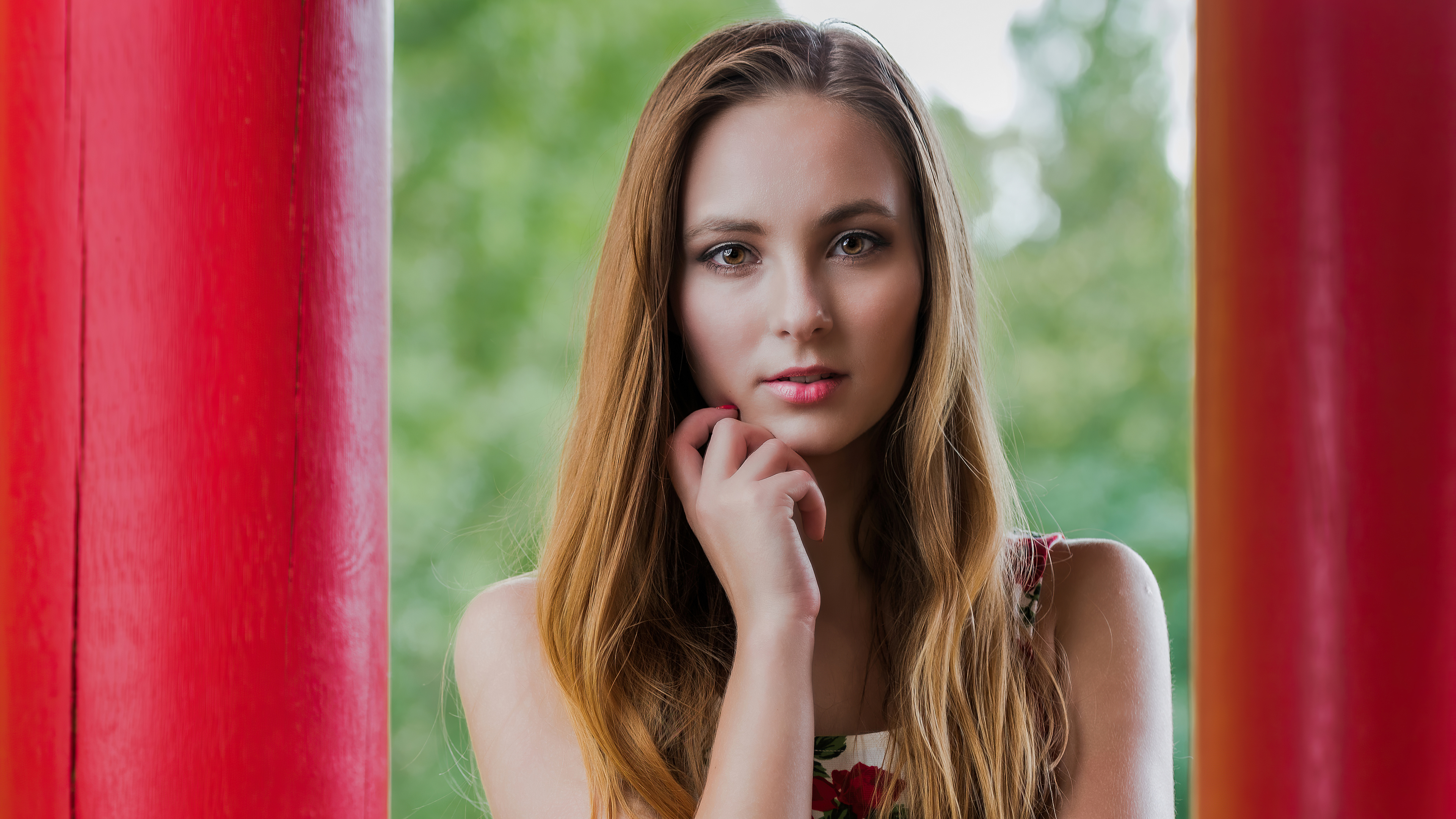 Young woman with long blonde hair HD Wallpaper