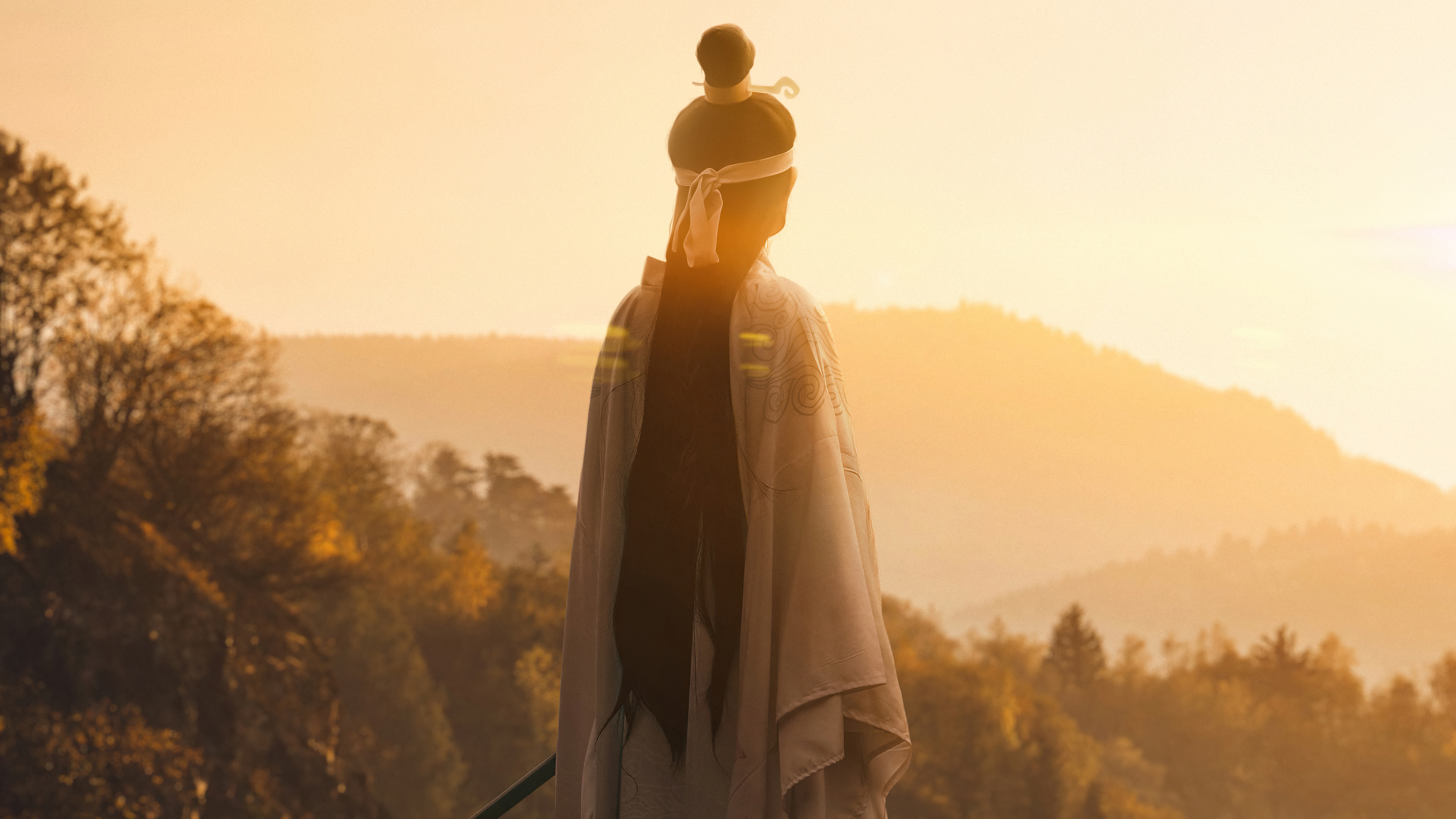 Person in traditional Japanese attire overlooking mountains HD Wallpaper