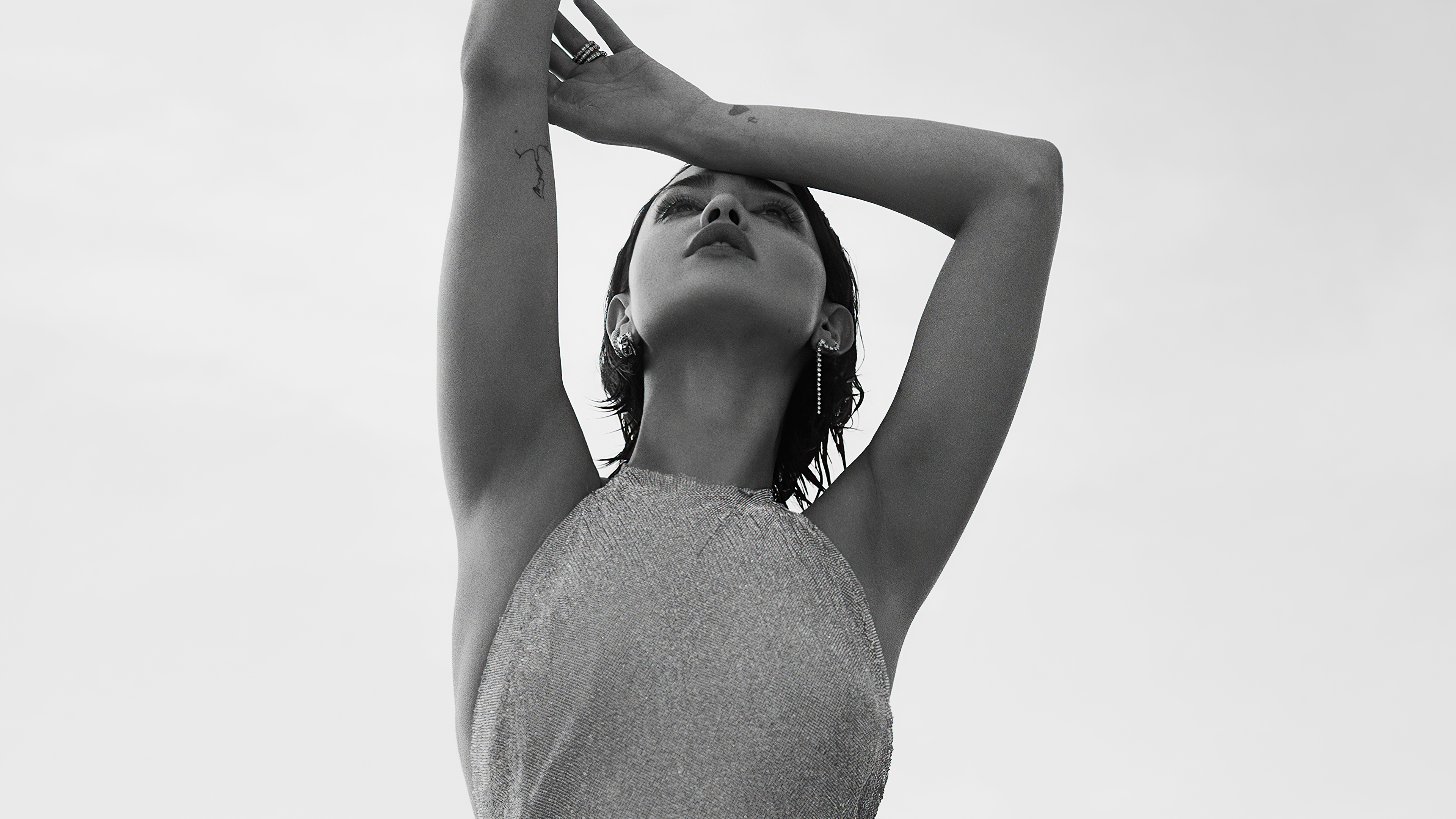 Eiza Gonzalez in Monochrome HD Wallpaper