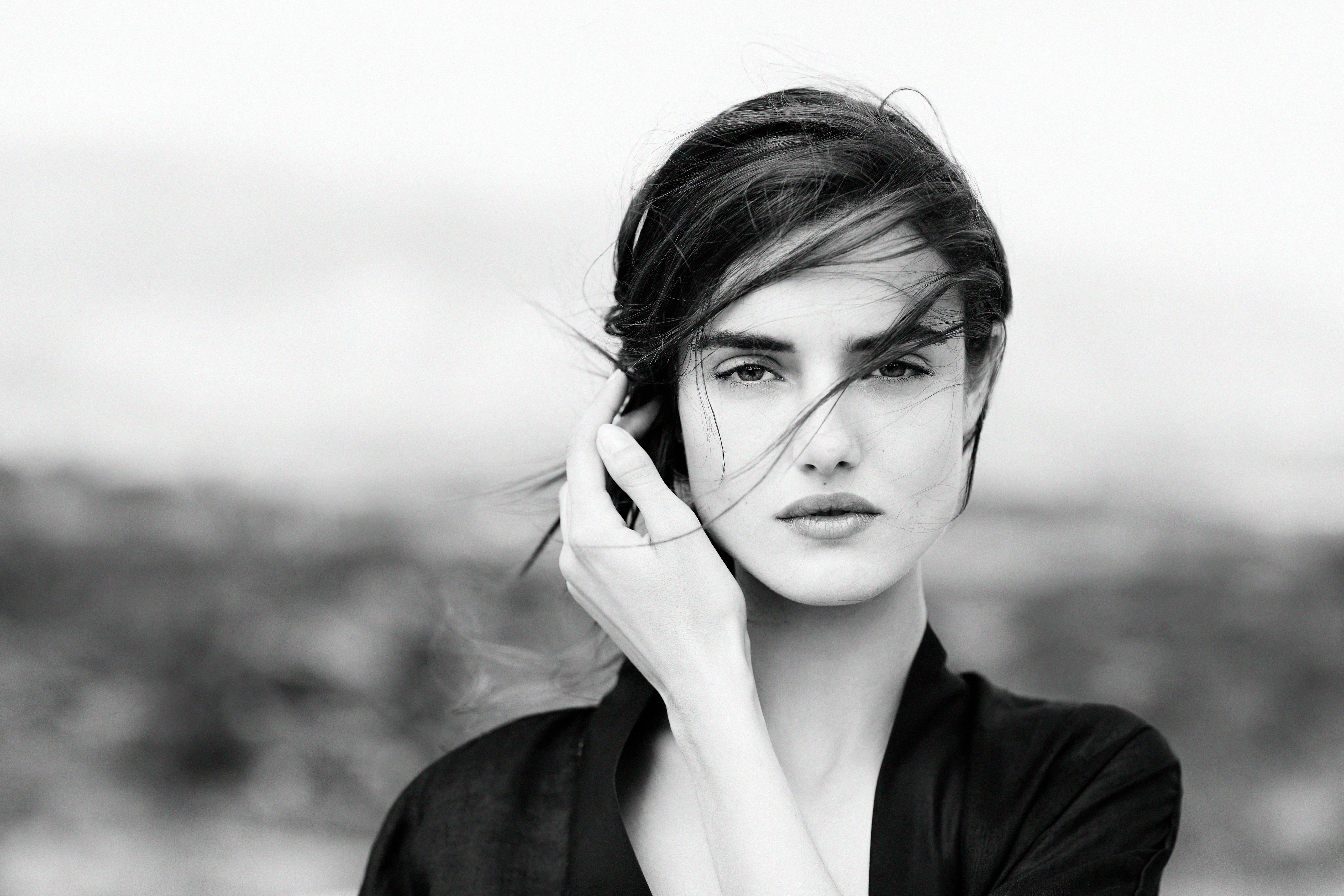 Blanca Padilla monochrome portrait HD Wallpaper