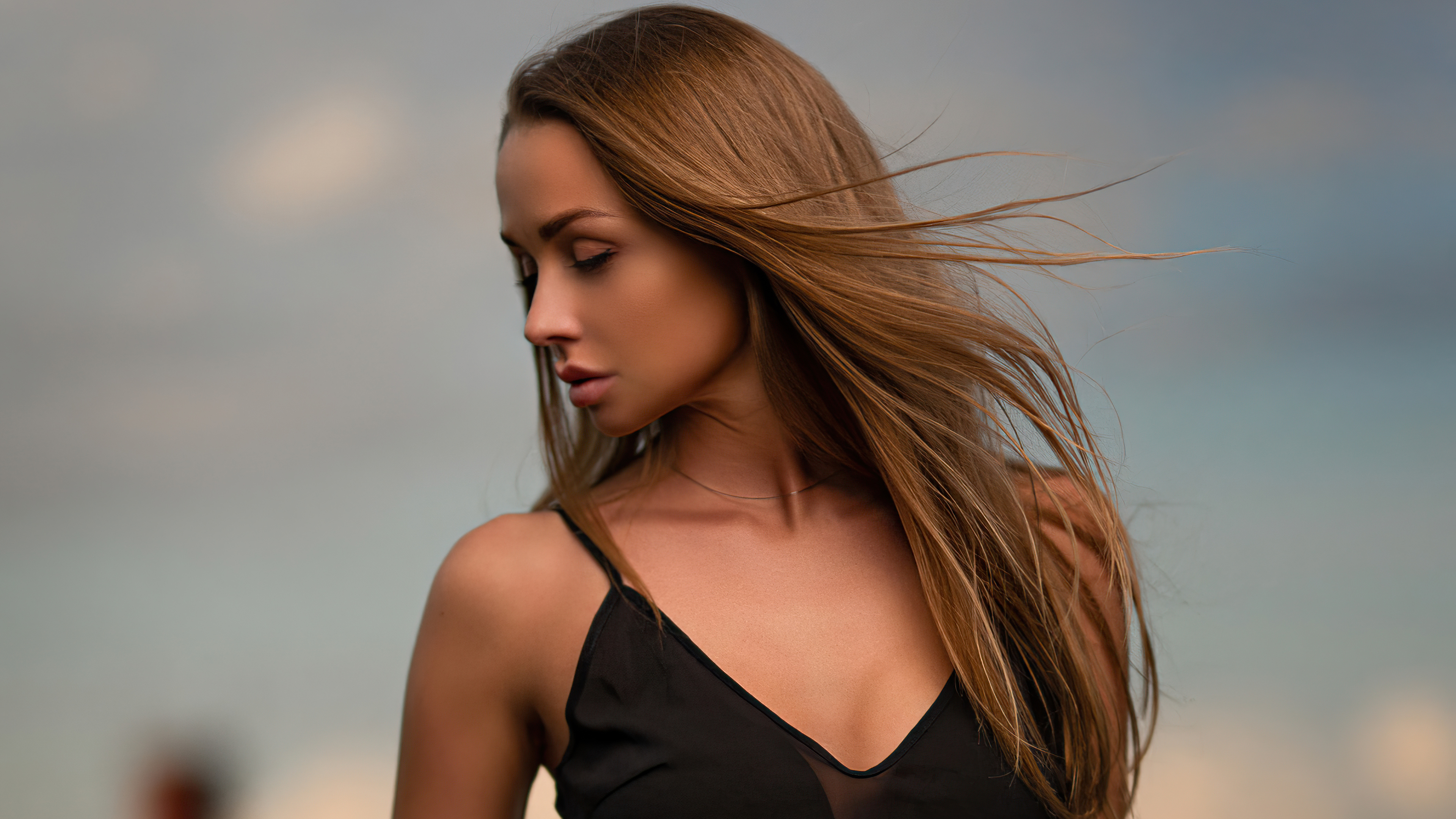 Woman in black dress HD Wallpaper