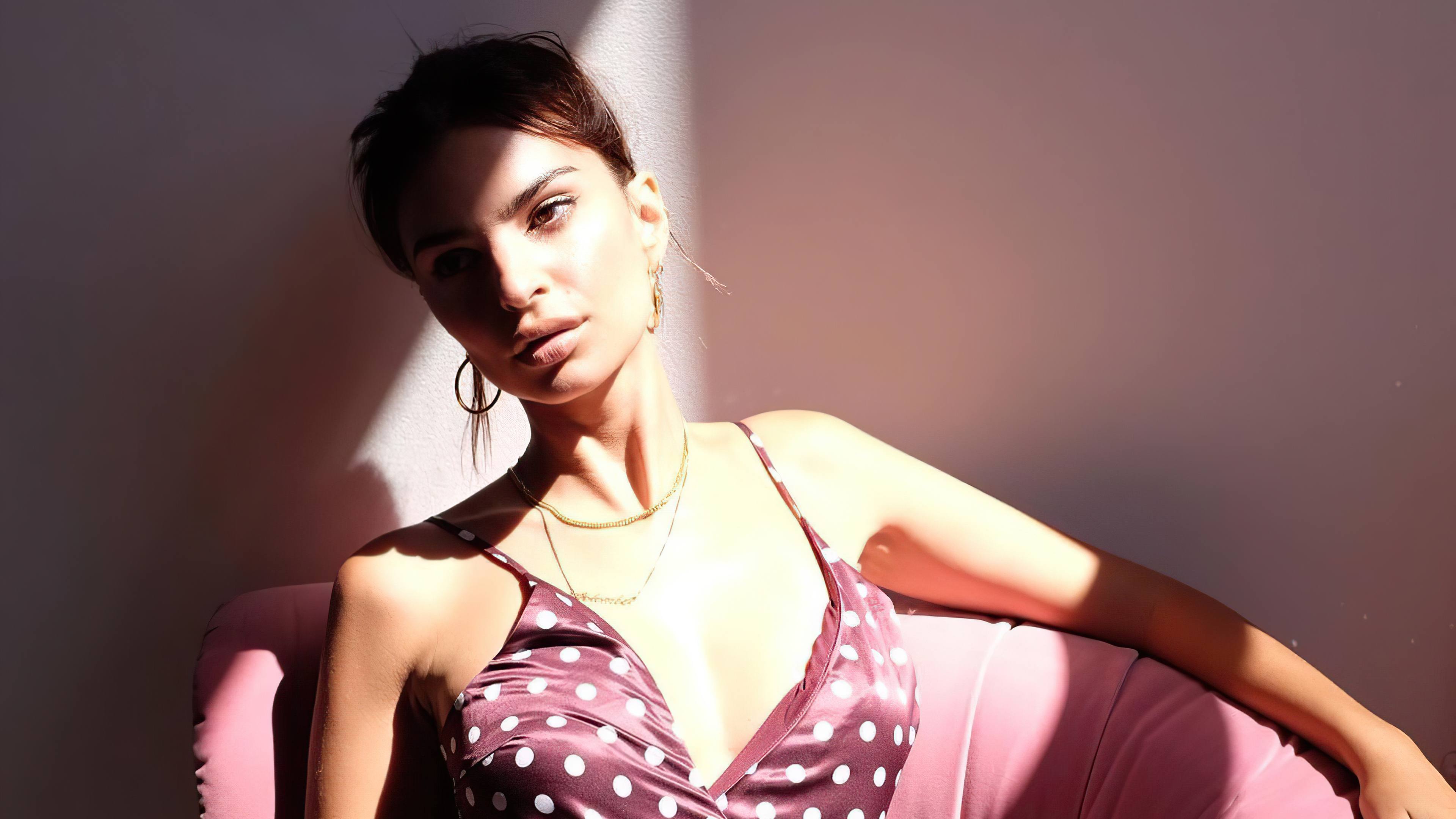 Emily Ratajkowski in polka dot dress HD Wallpaper