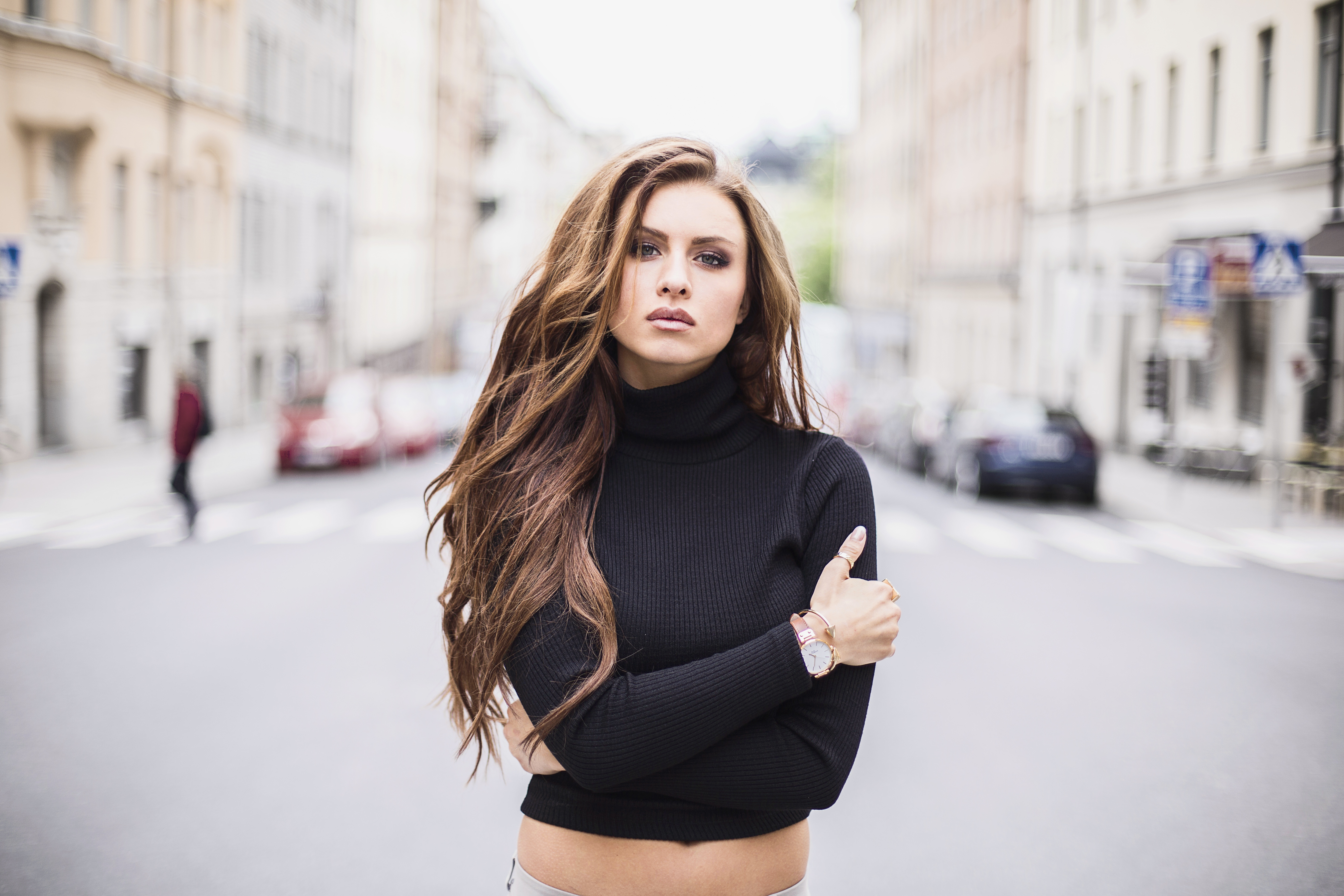 Brunette model in black turtleneck on city street HD Wallpaper