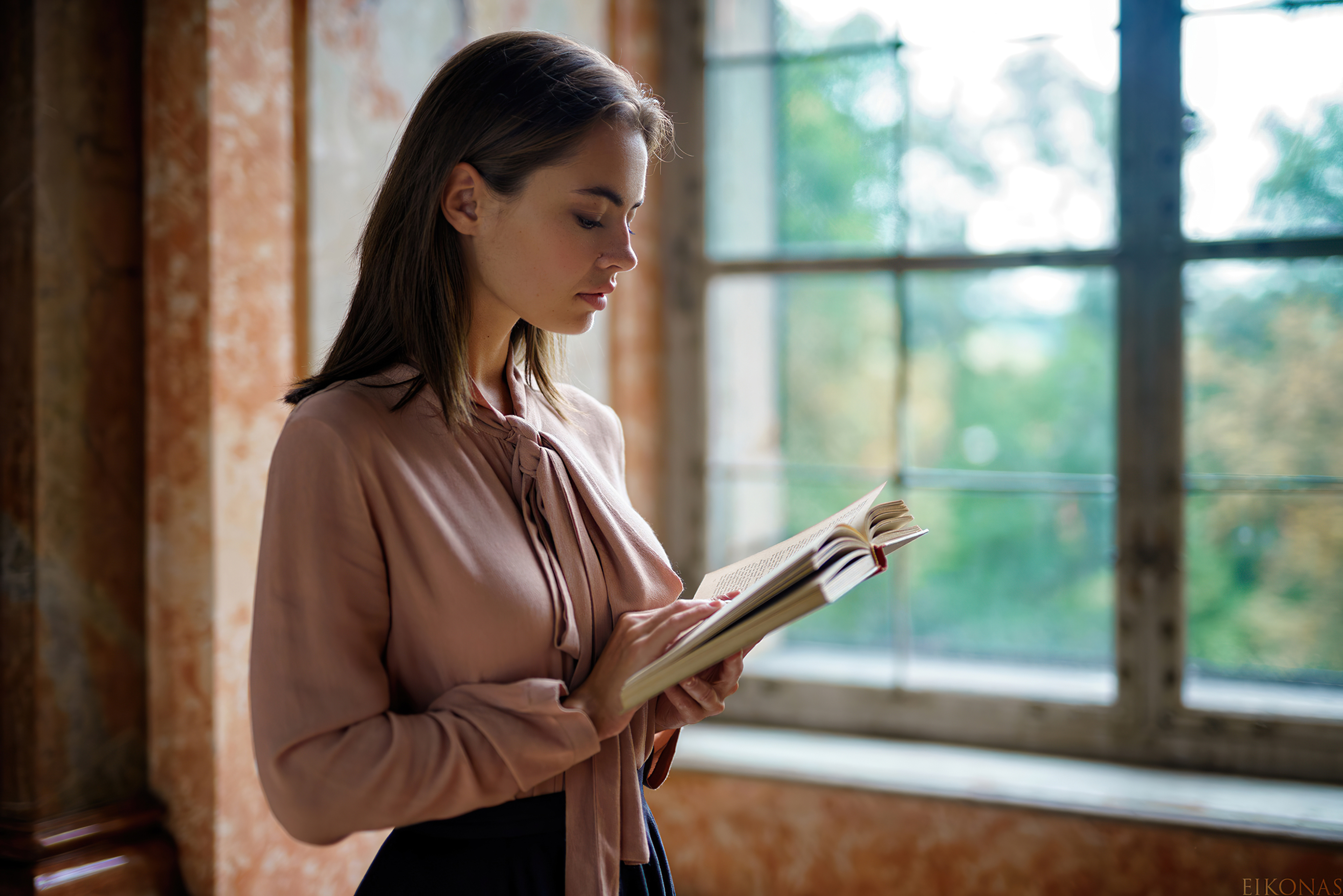 Girl Reading a Book in 4K HD Wallpaper