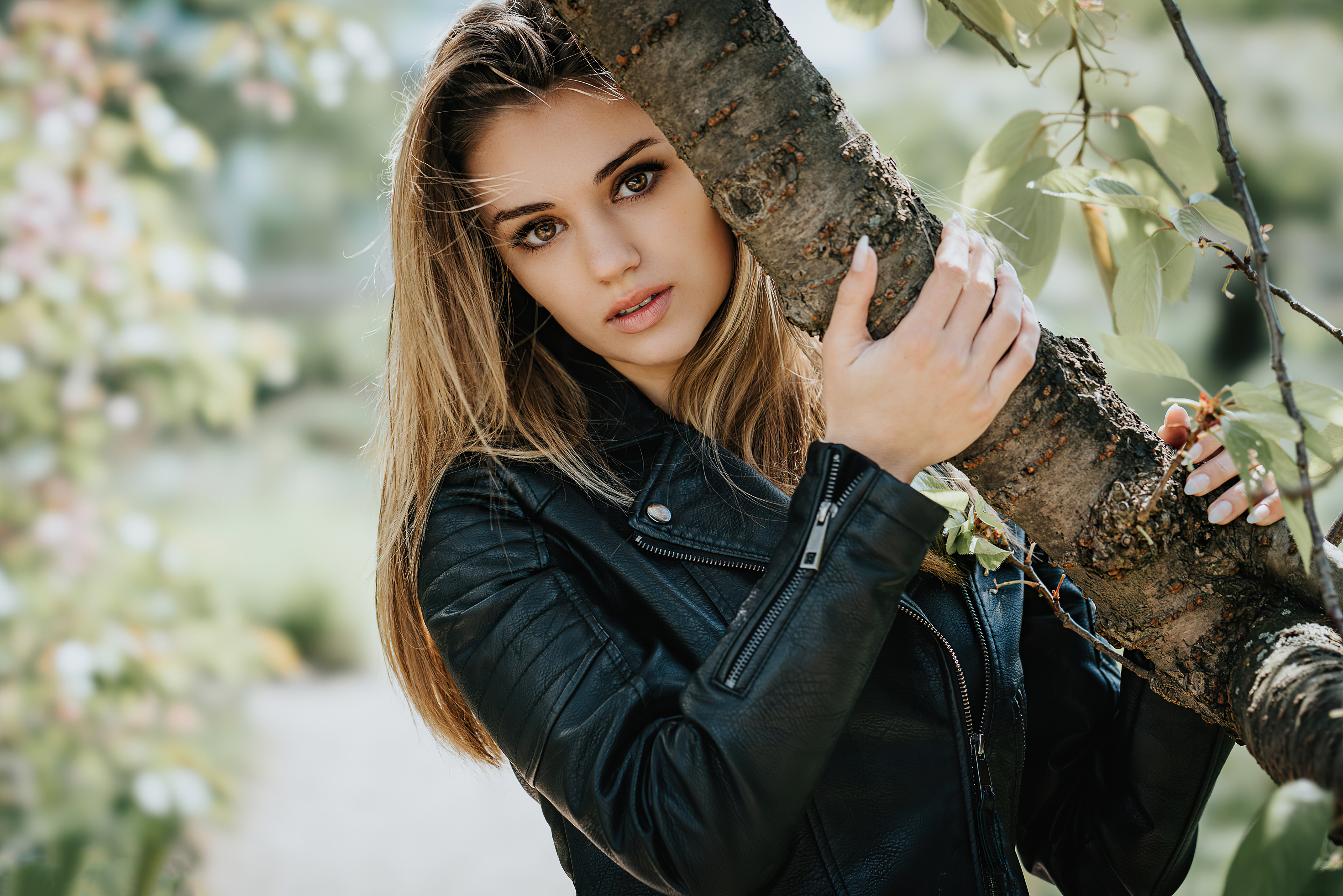 Model in leather jacket by tree HD Wallpaper