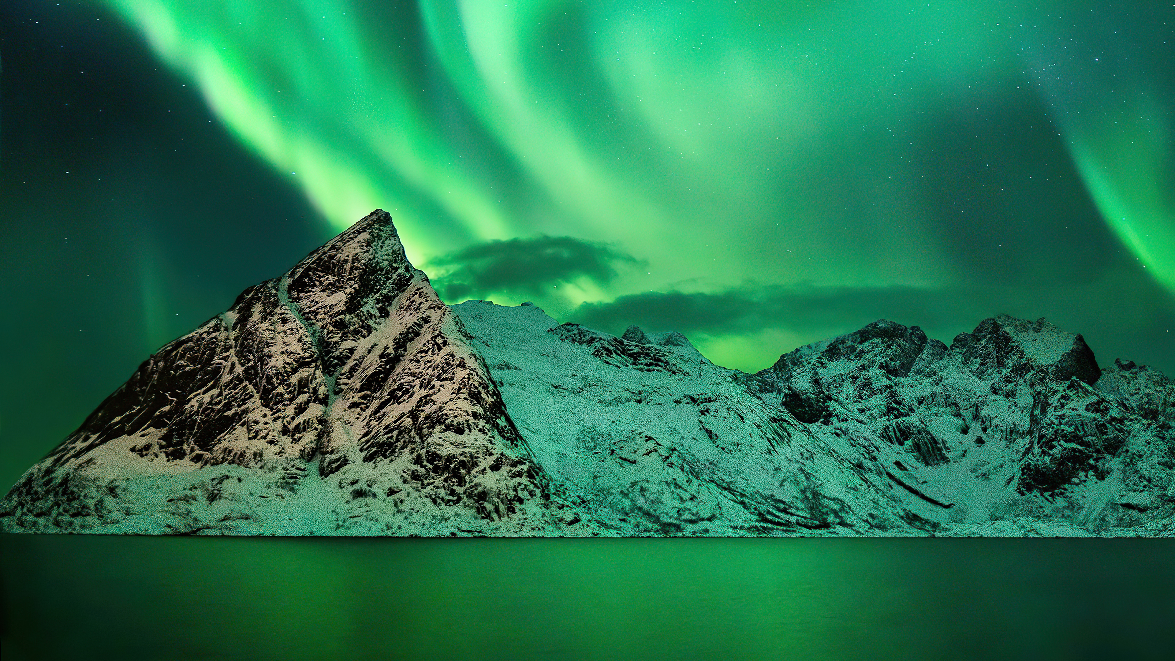 Aurora Borealis over snow-capped mountains HD Wallpaper