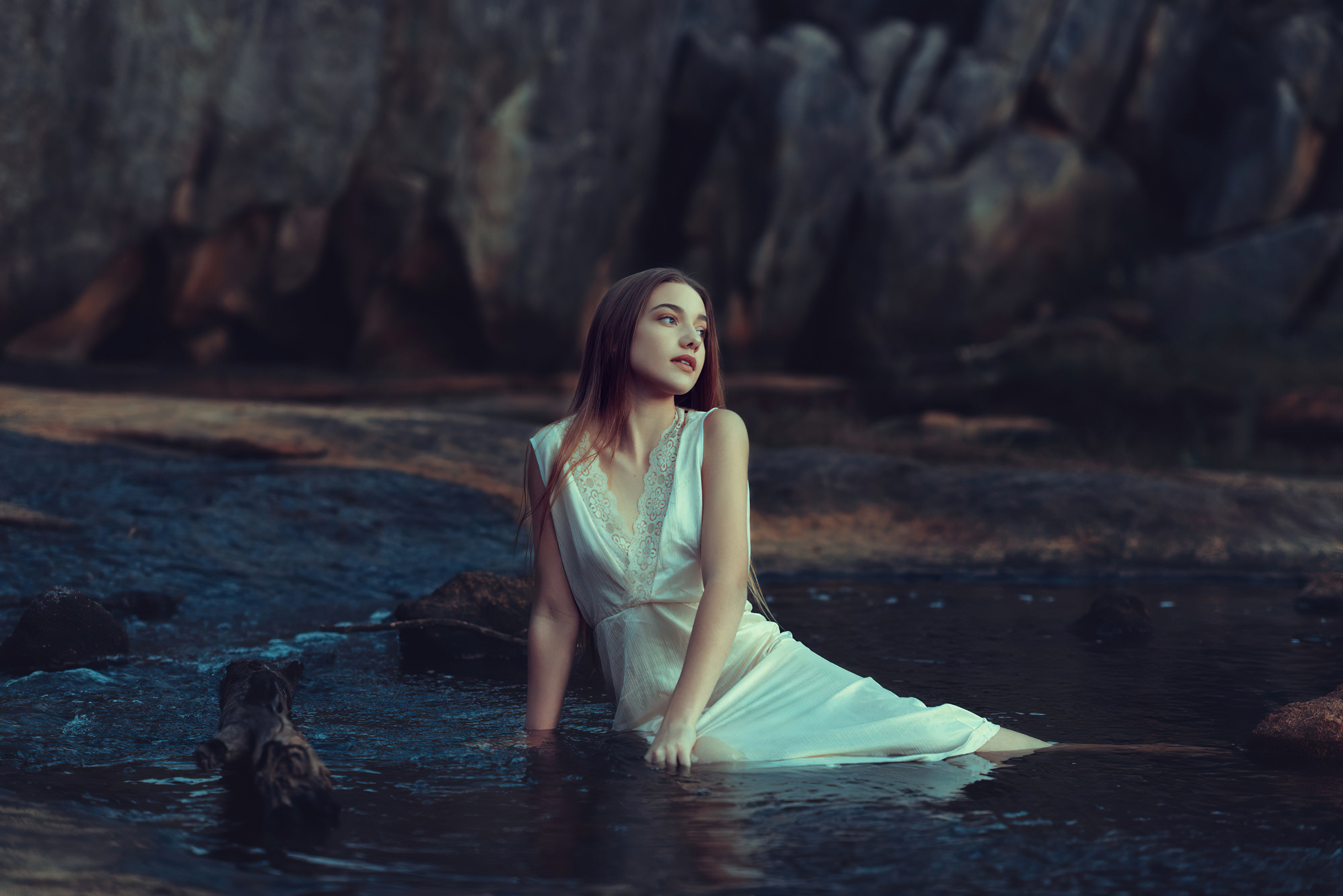 Girl in a white dress sitting in water HD Wallpaper